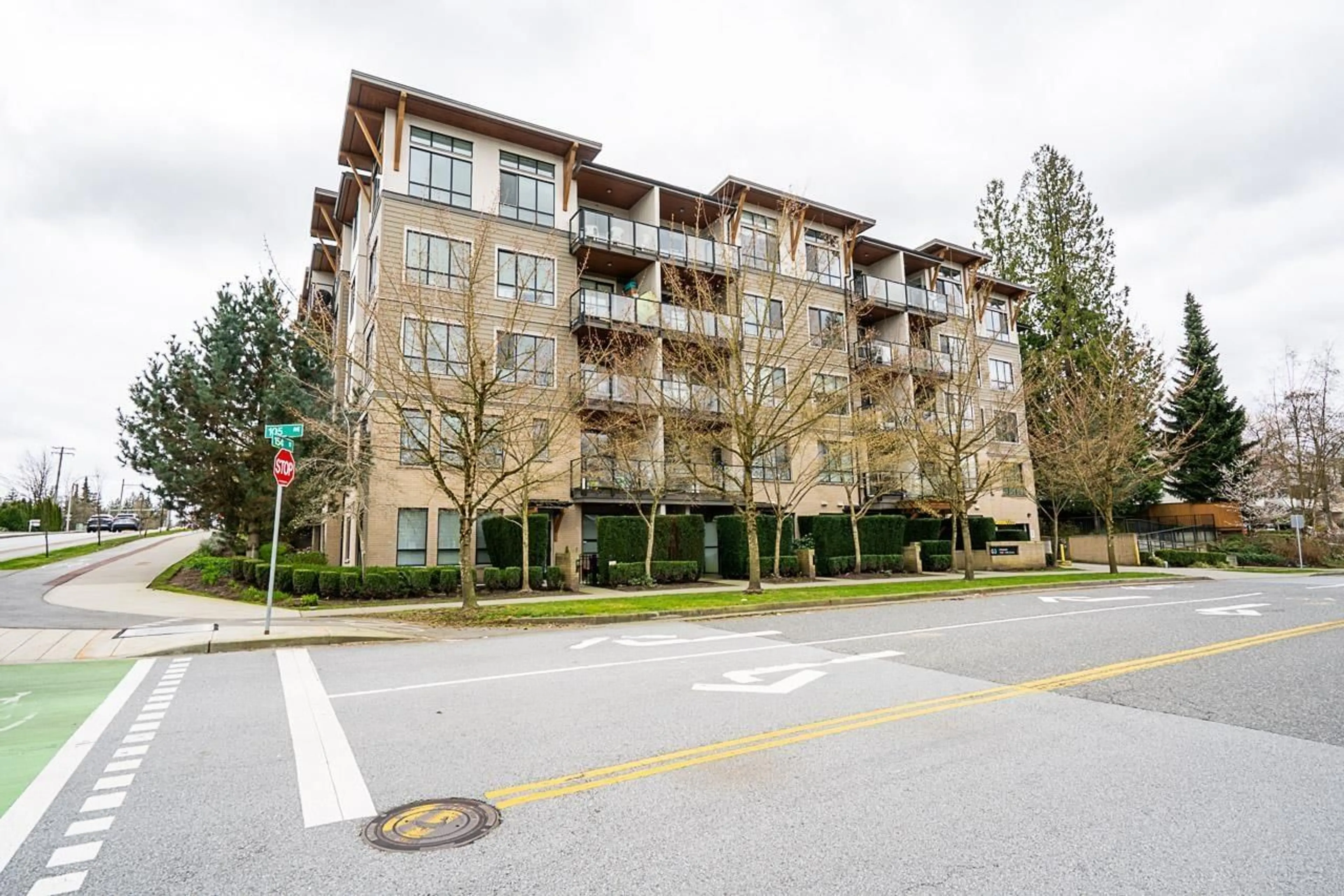 Patio, building for 405 - 15388 105 AVENUE, Surrey British Columbia V3R0C4