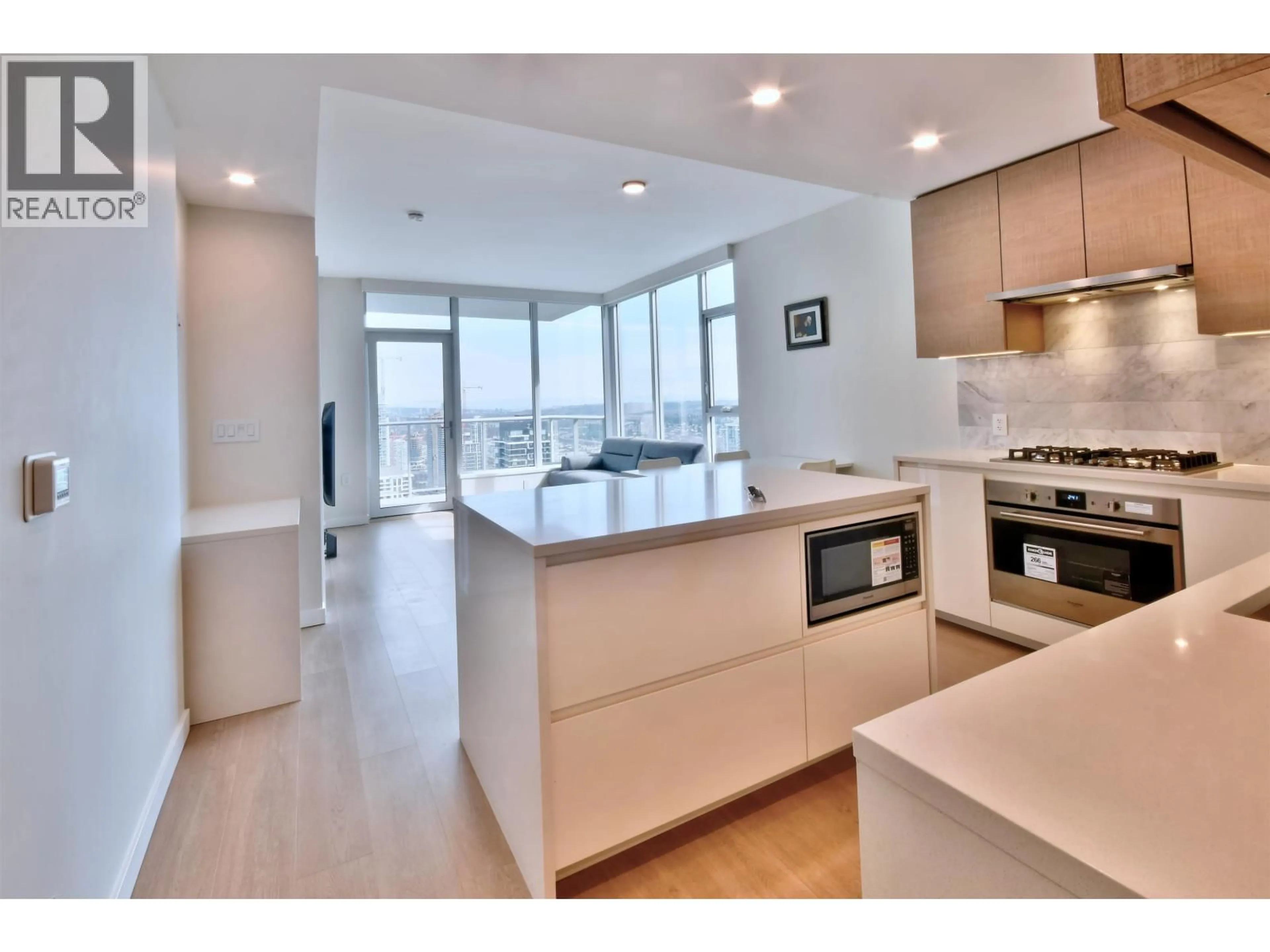 Open concept kitchen, unknown for 4504 - 2108 GILMORE AVENUE, Burnaby British Columbia V5C0N8