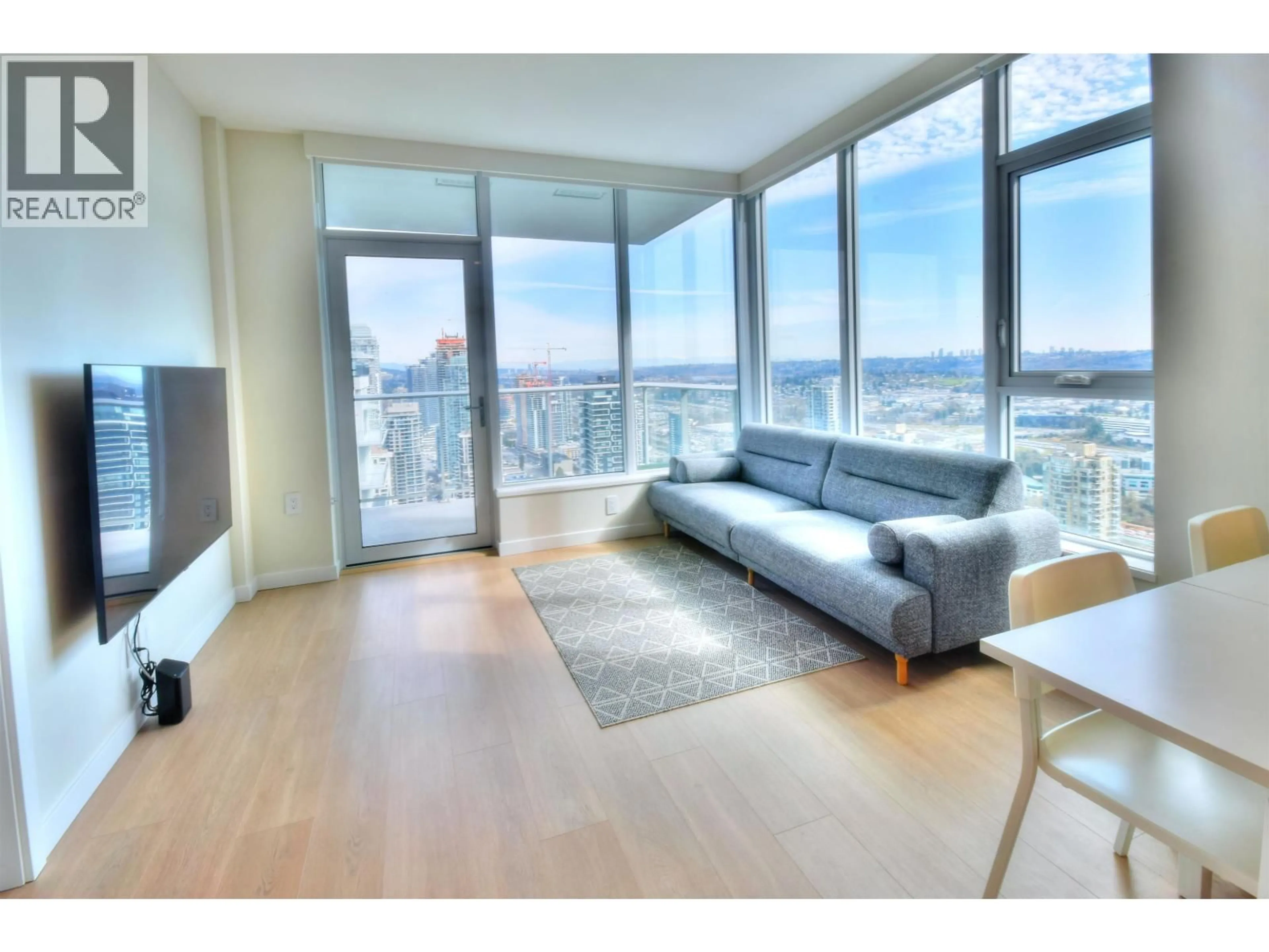 Living room with furniture, unknown for 4504 - 2108 GILMORE AVENUE, Burnaby British Columbia V5C0N8
