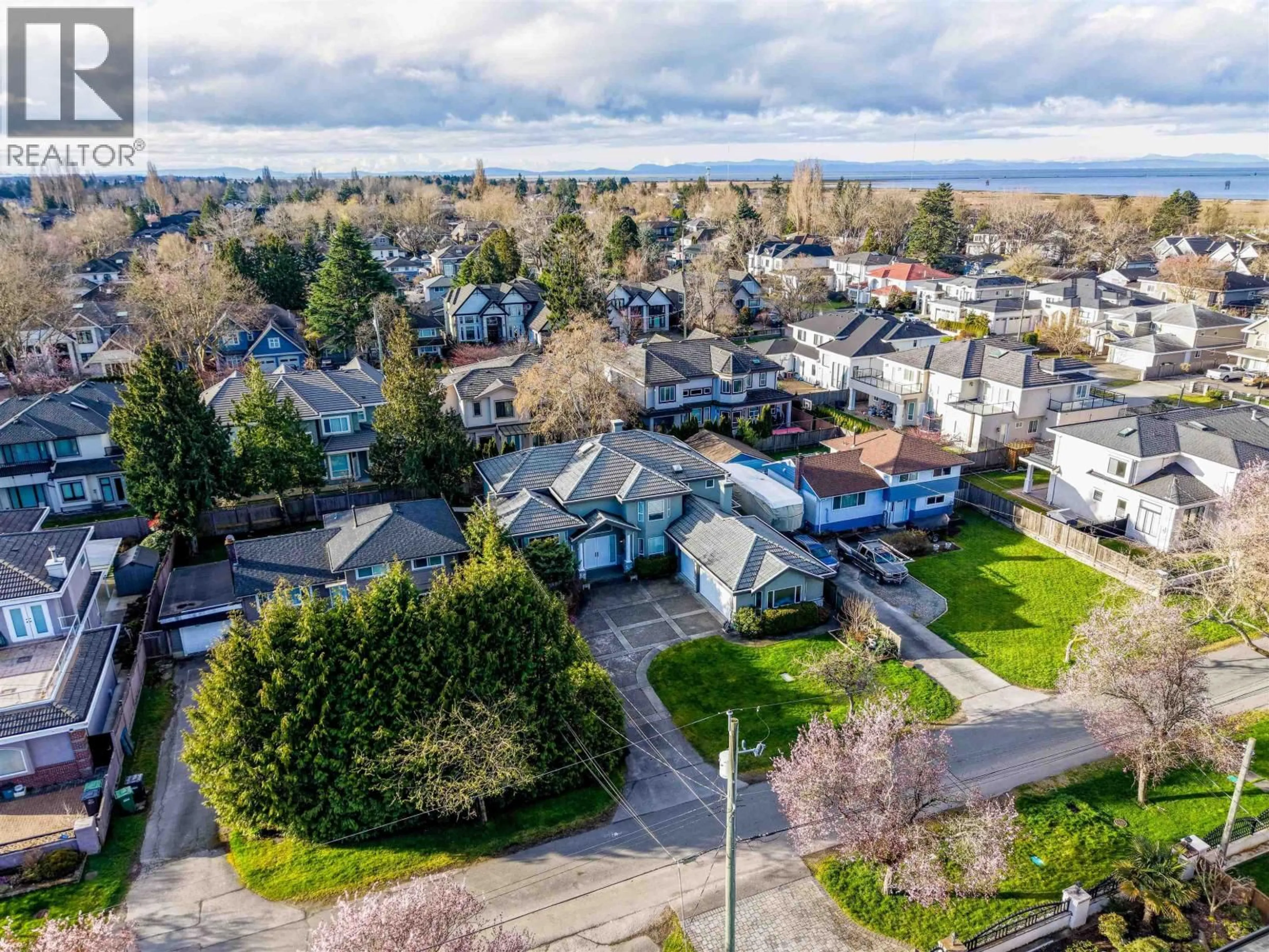 A pic from outside/outdoor area/front of a property/back of a property/a pic from drone, street for 3420 ROSAMOND AVENUE, Richmond British Columbia V7E1A7