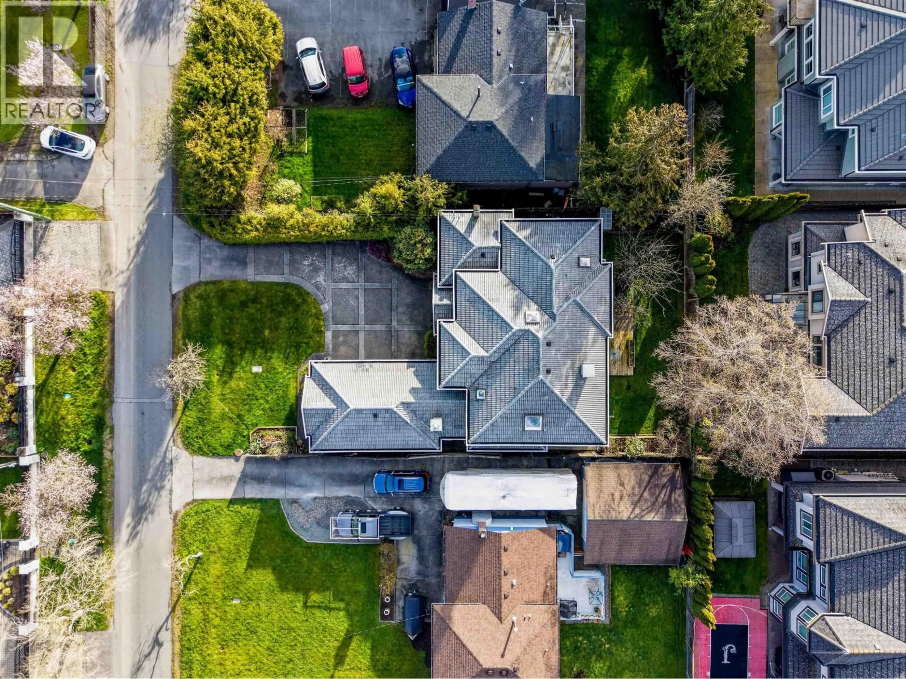 A pic from outside/outdoor area/front of a property/back of a property/a pic from drone, street for 3420 ROSAMOND AVENUE, Richmond British Columbia V7E1A7