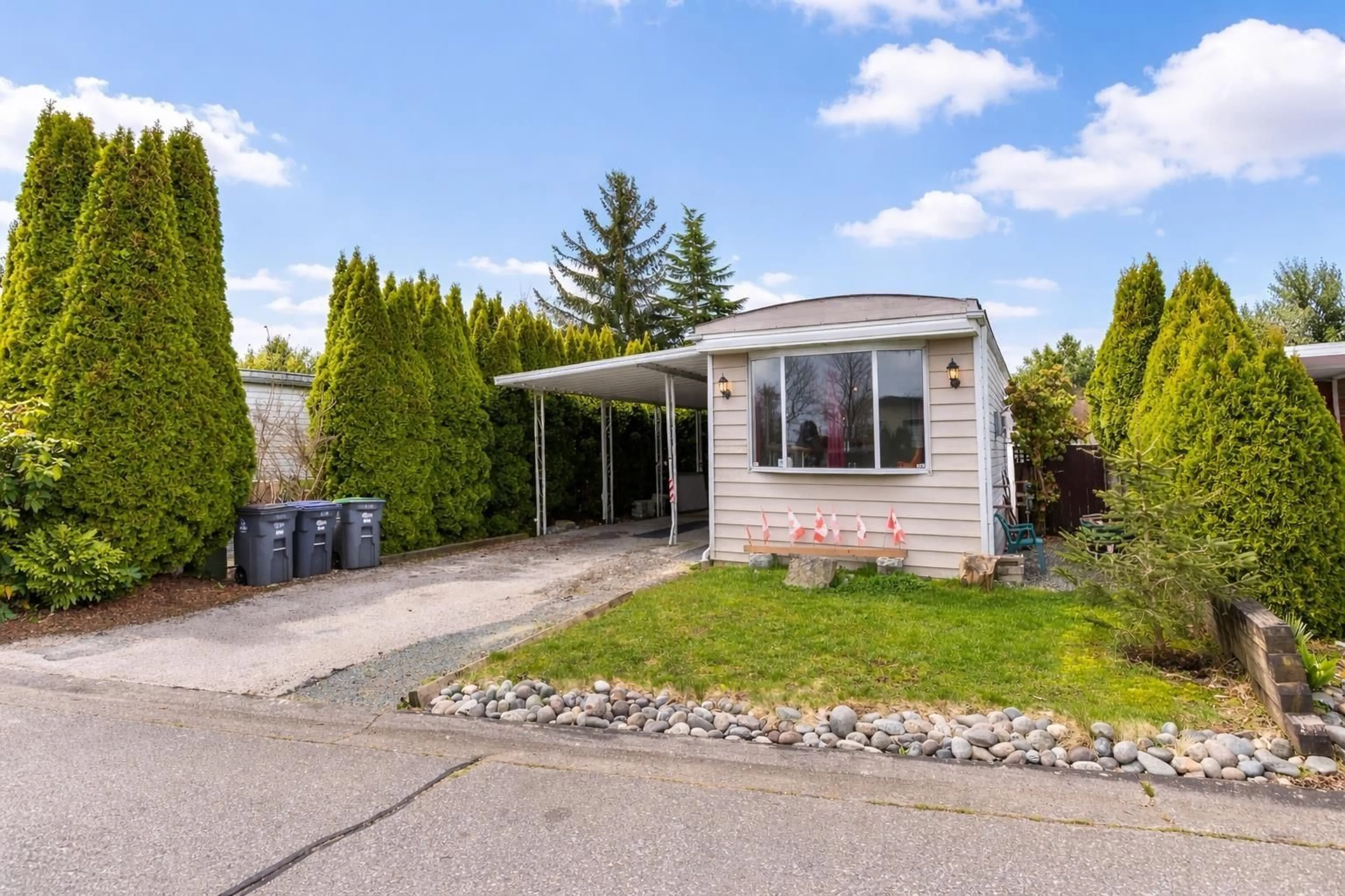 Home with vinyl exterior material, street for 2058 CUMBRIA DRIVE, Surrey British Columbia V4A5J9