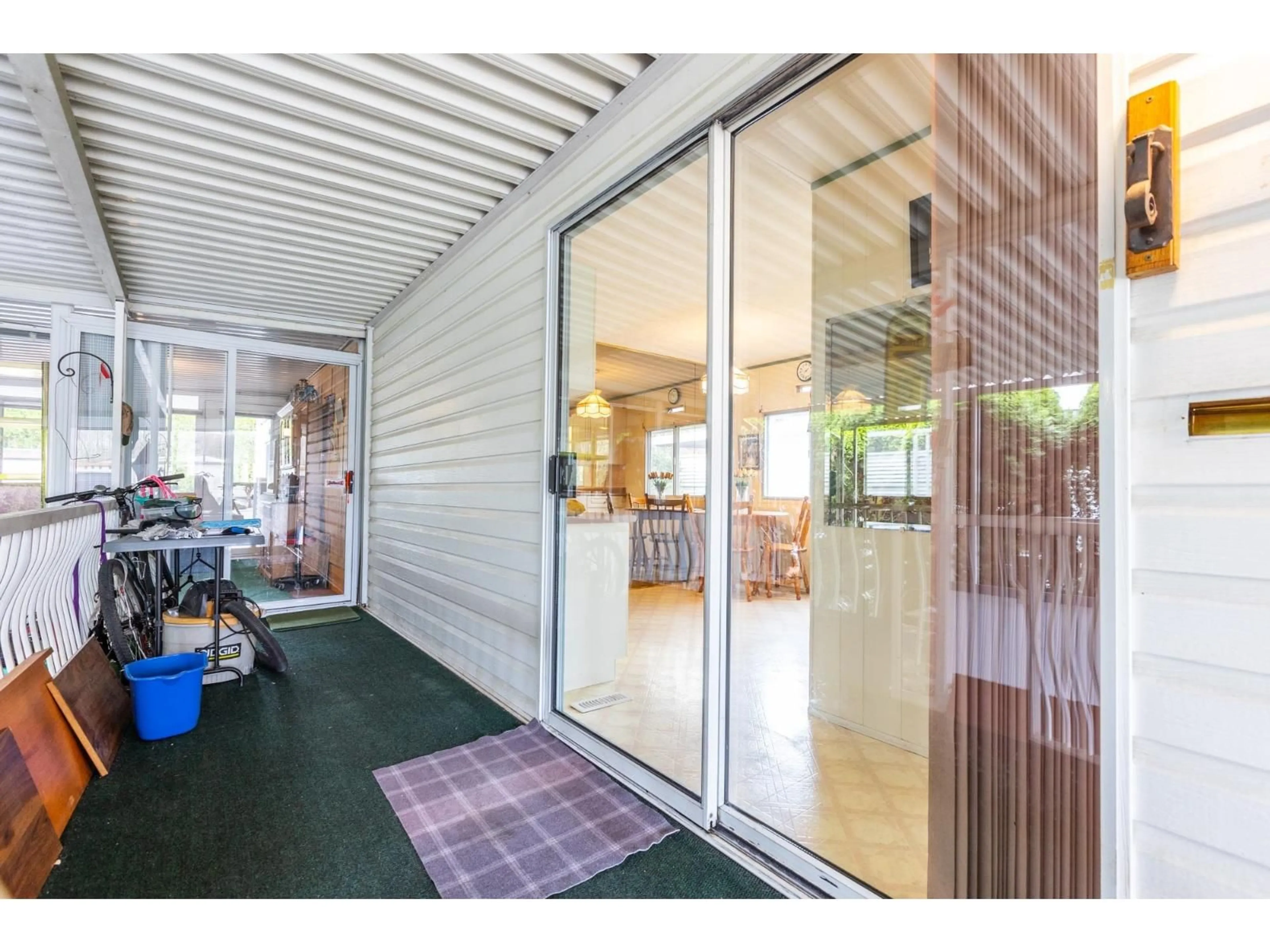 Indoor foyer for 2058 CUMBRIA DRIVE, Surrey British Columbia V4A5J9