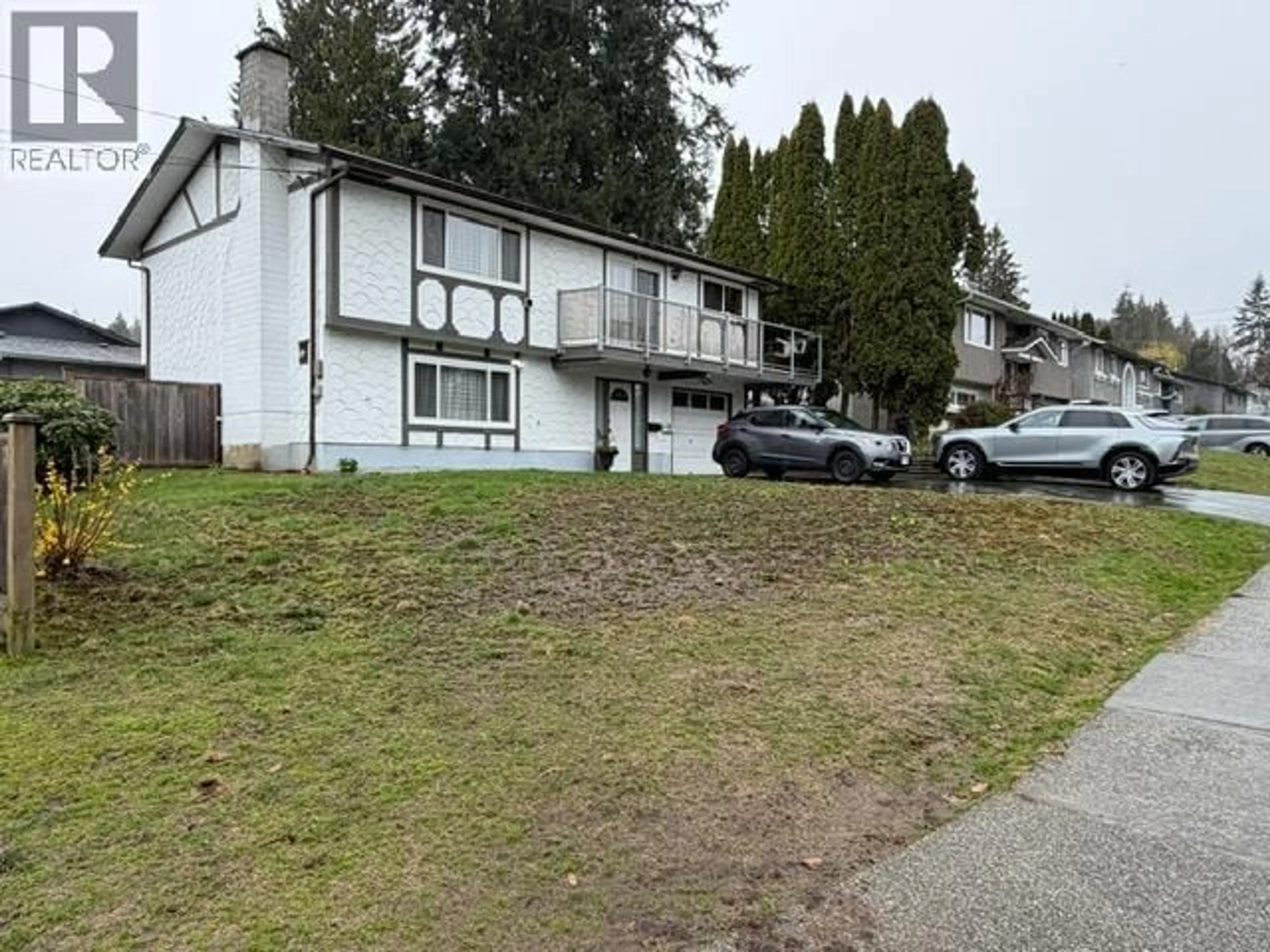 A pic from outside/outdoor area/front of a property/back of a property/a pic from drone, street for 3803 WELLINGTON STREET, Port Coquitlam British Columbia V3B3Z3