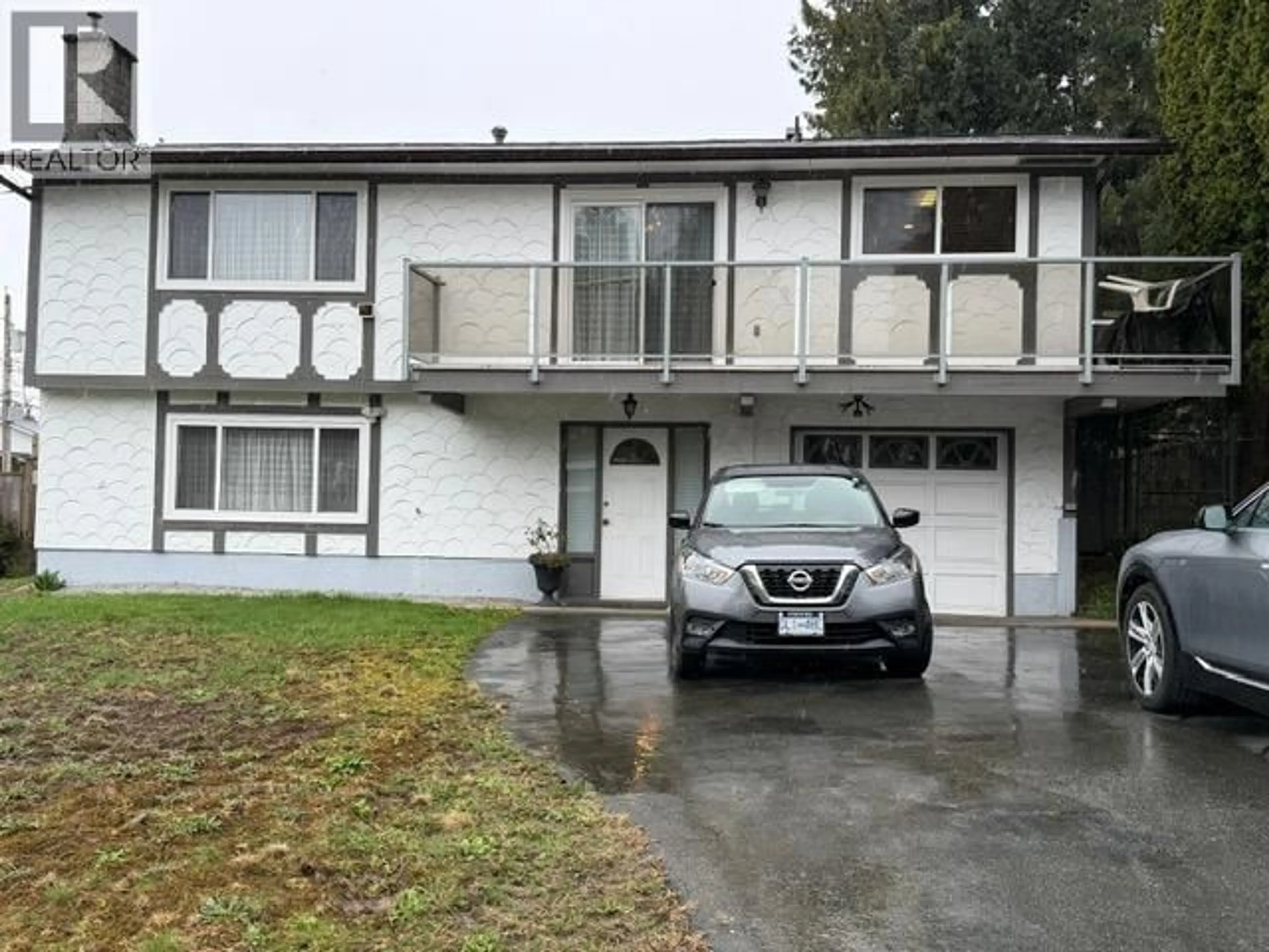 A pic from outside/outdoor area/front of a property/back of a property/a pic from drone, street for 3803 WELLINGTON STREET, Port Coquitlam British Columbia V3B3Z3