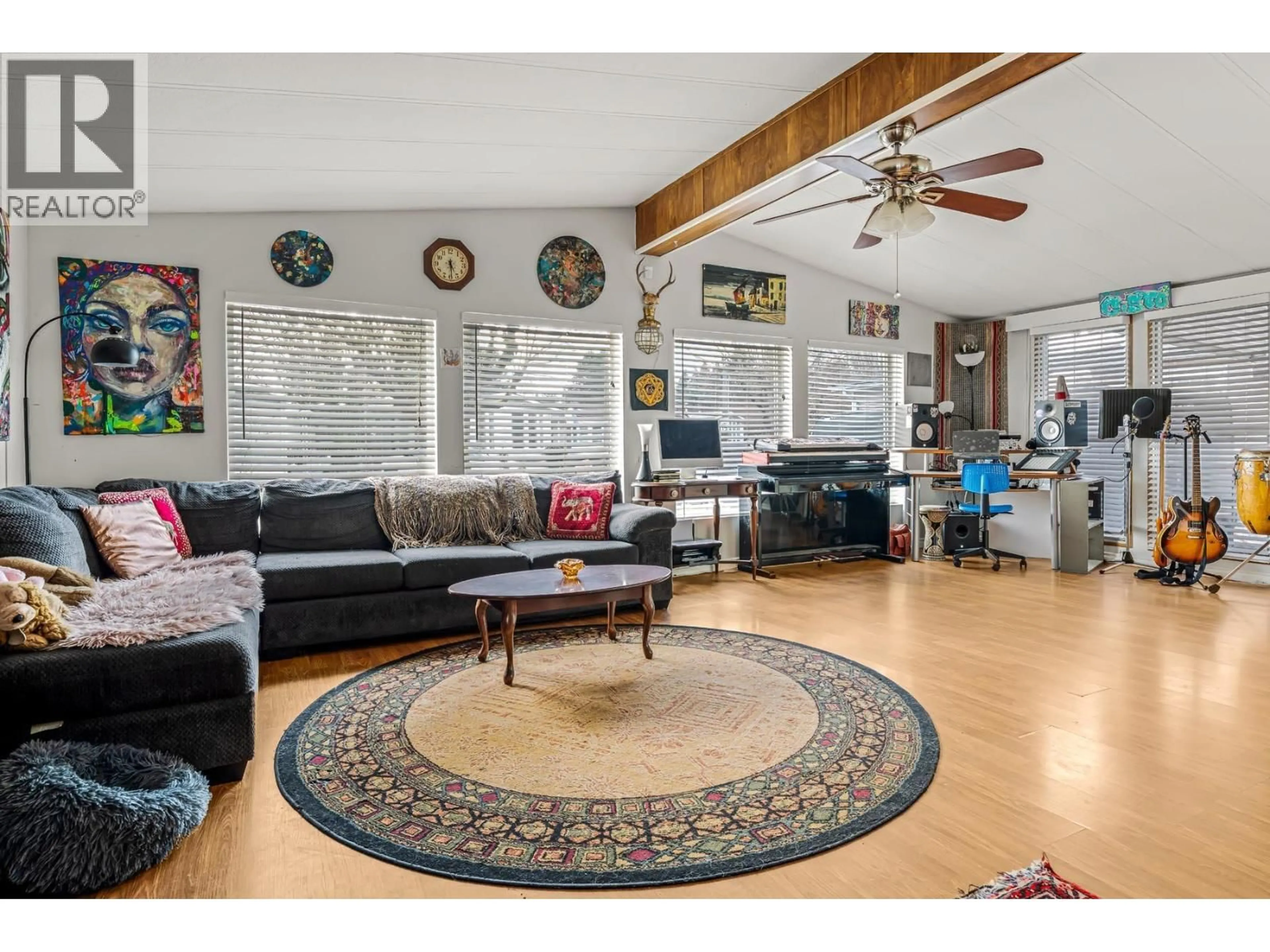 Living room with furniture, unknown for 31 - 145 KING EDWARD STREET, Coquitlam British Columbia V3K6L2