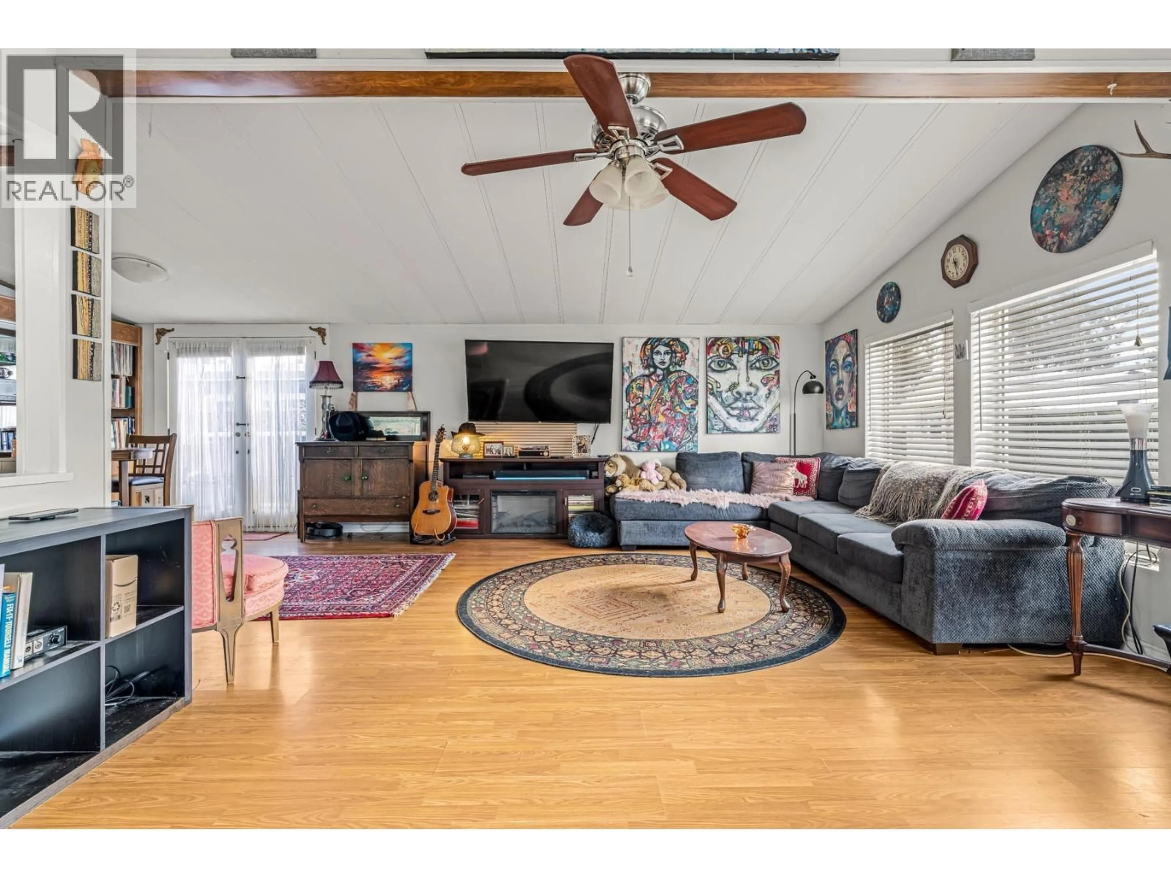 Living room with furniture, wood/laminate floor for 31 - 145 KING EDWARD STREET, Coquitlam British Columbia V3K6L2