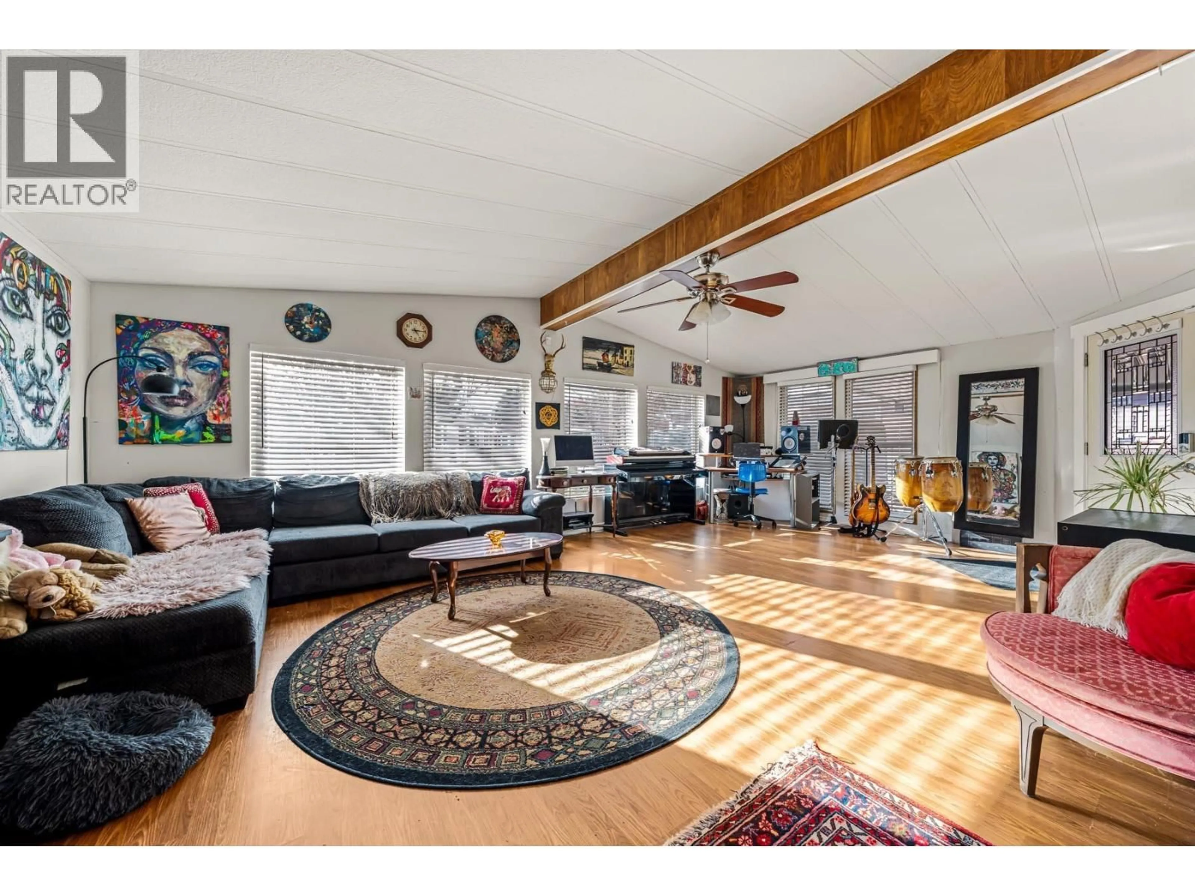 Living room with furniture, wood/laminate floor for 31 - 145 KING EDWARD STREET, Coquitlam British Columbia V3K6L2