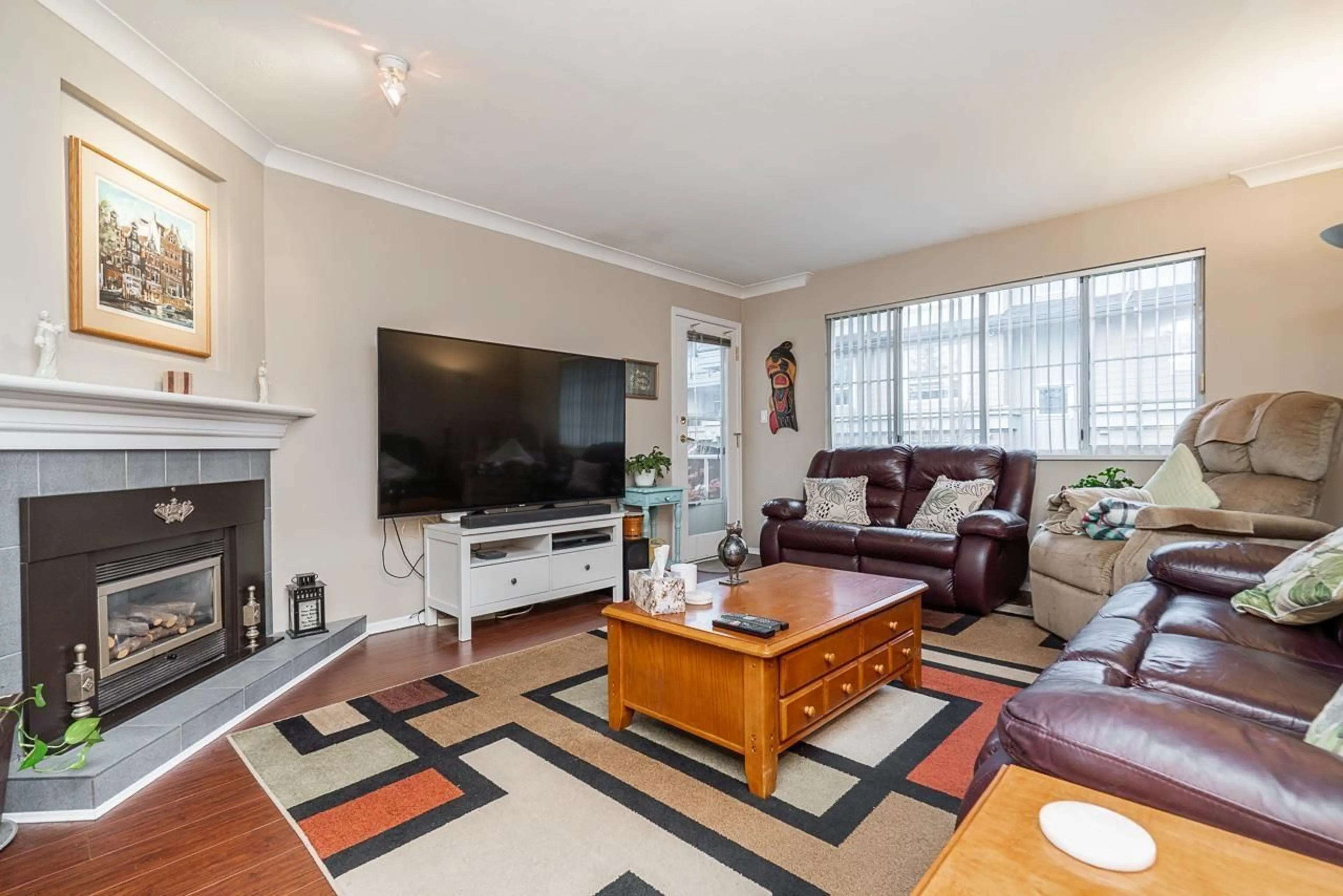 Living room with furniture, unknown for 303 - 15338 18 AVENUE, Surrey British Columbia V4A1W8