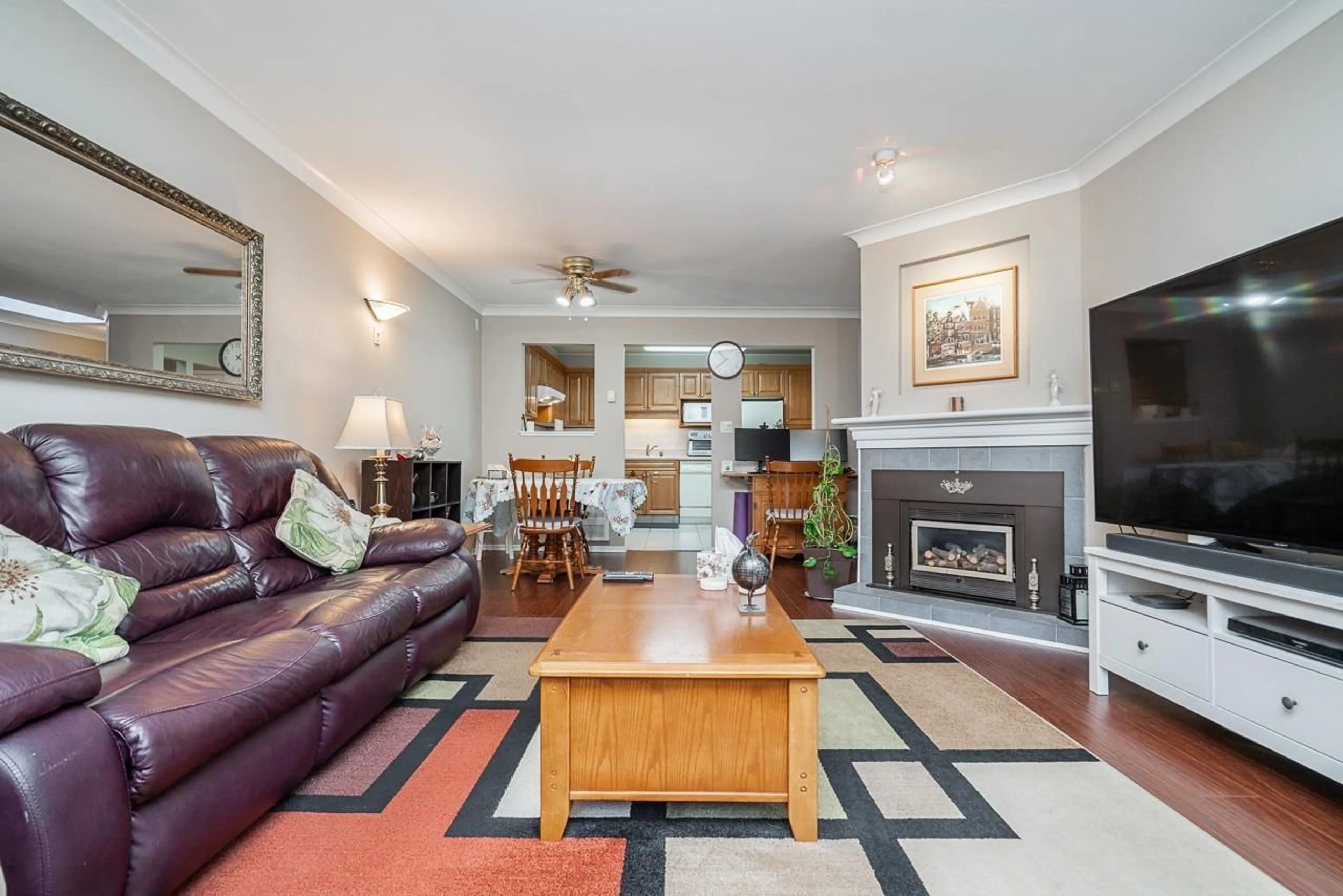 Living room with furniture, unknown for 303 - 15338 18 AVENUE, Surrey British Columbia V4A1W8