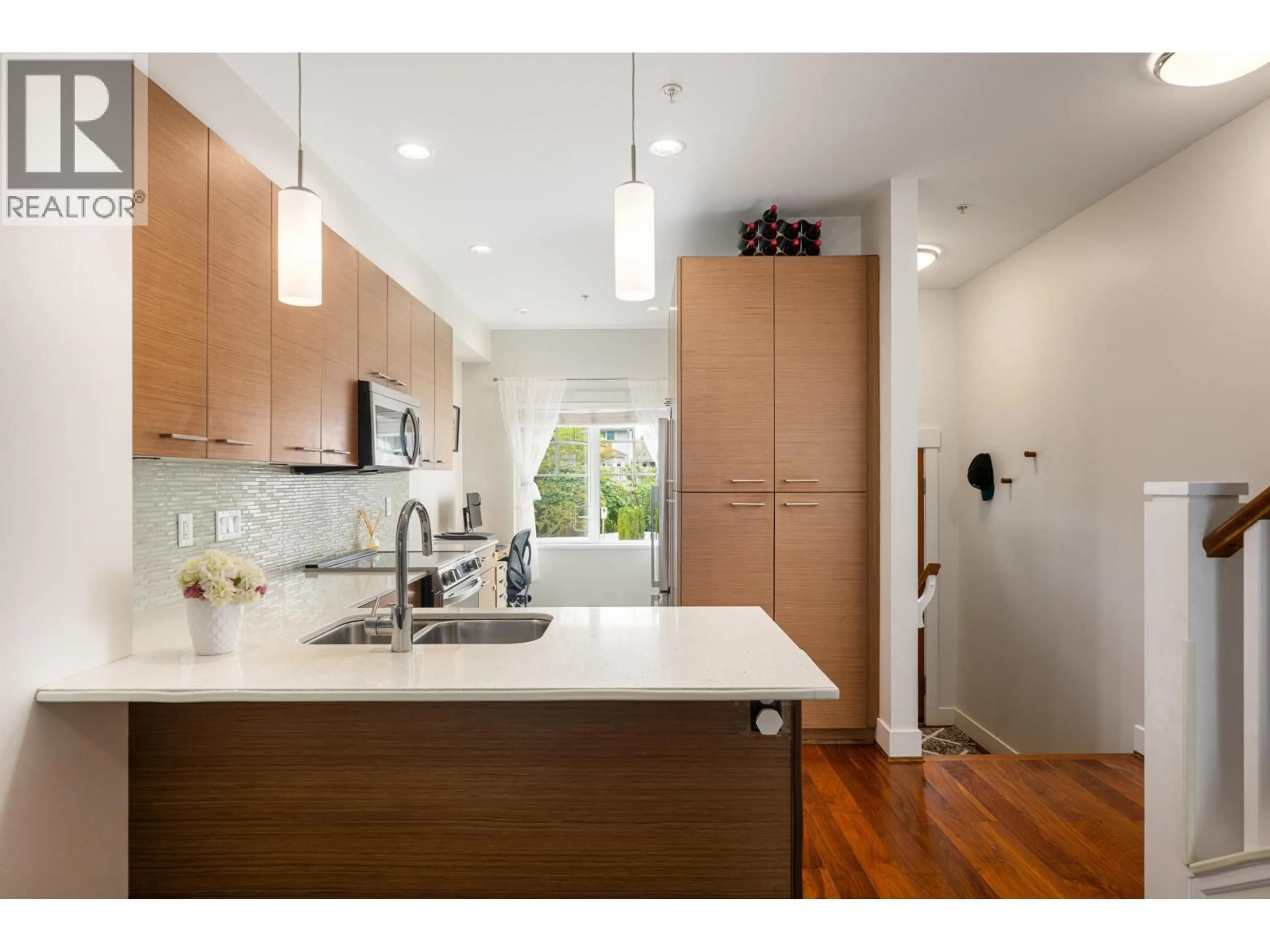 Unknown for 7 - 7198 BARNET ROAD, Burnaby British Columbia V5A1C9