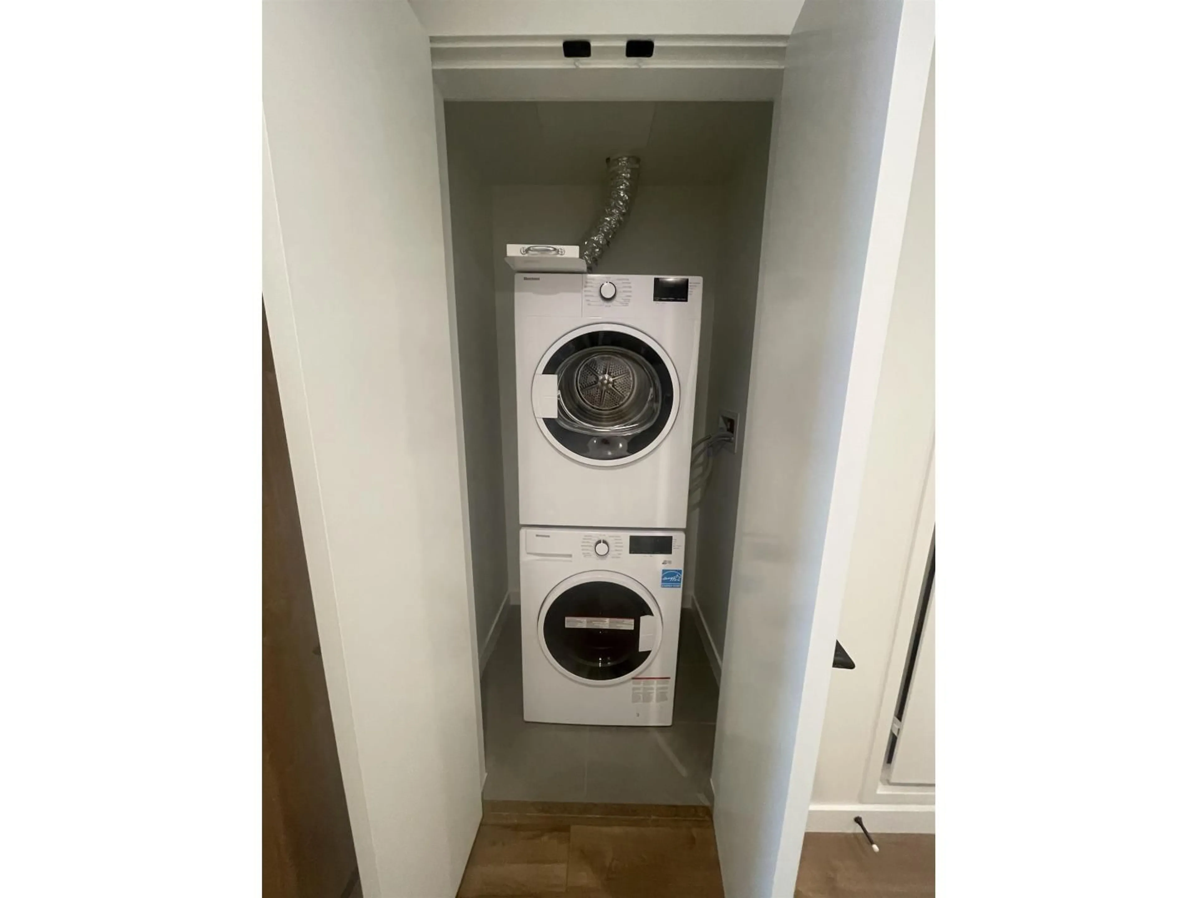 Laundry room for 2509 - 13428 105 AVENUE, Surrey British Columbia V3T0S6