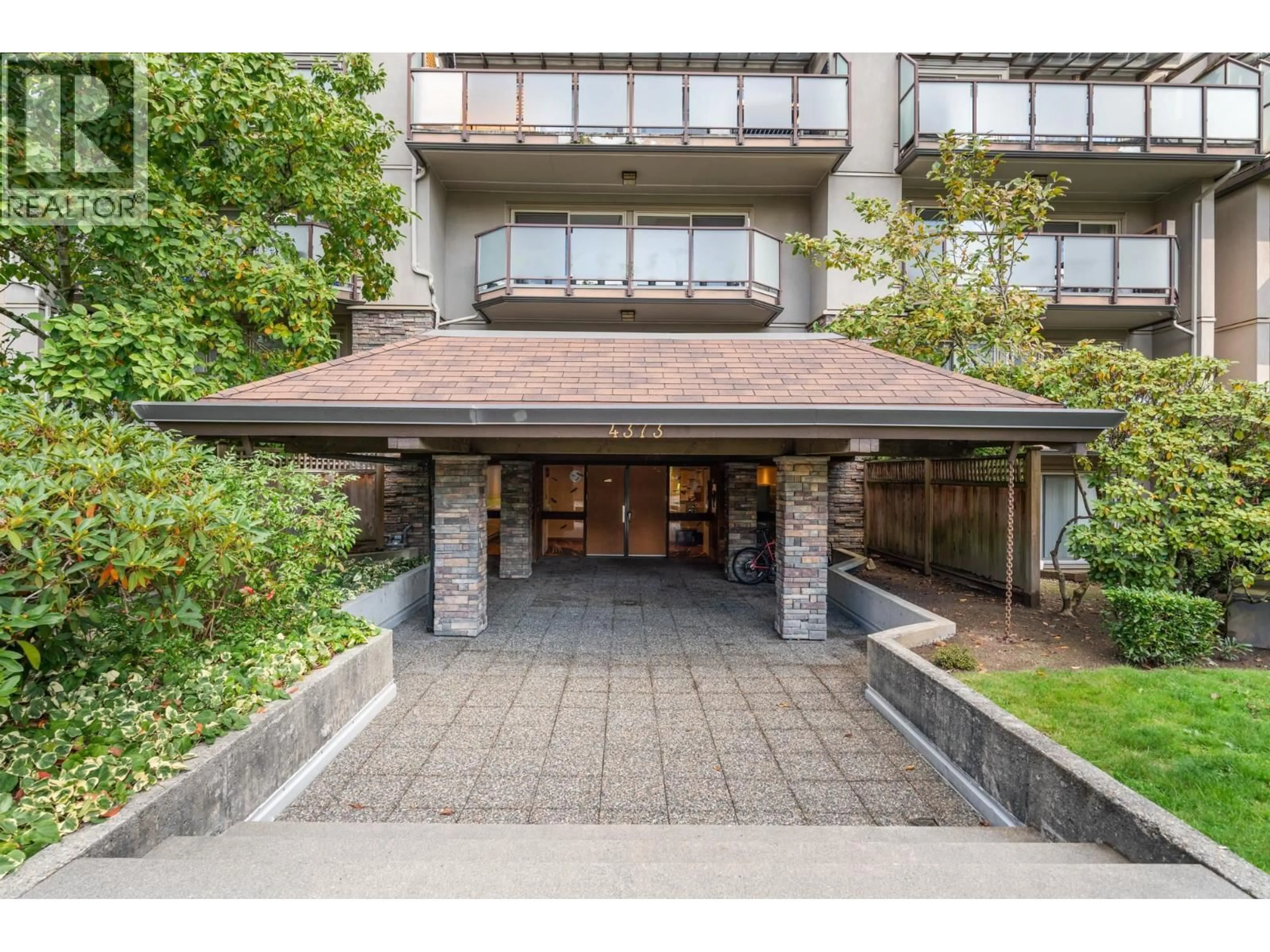 Indoor foyer for 215 - 4373 HALIFAX STREET, Burnaby British Columbia V5C5Z2