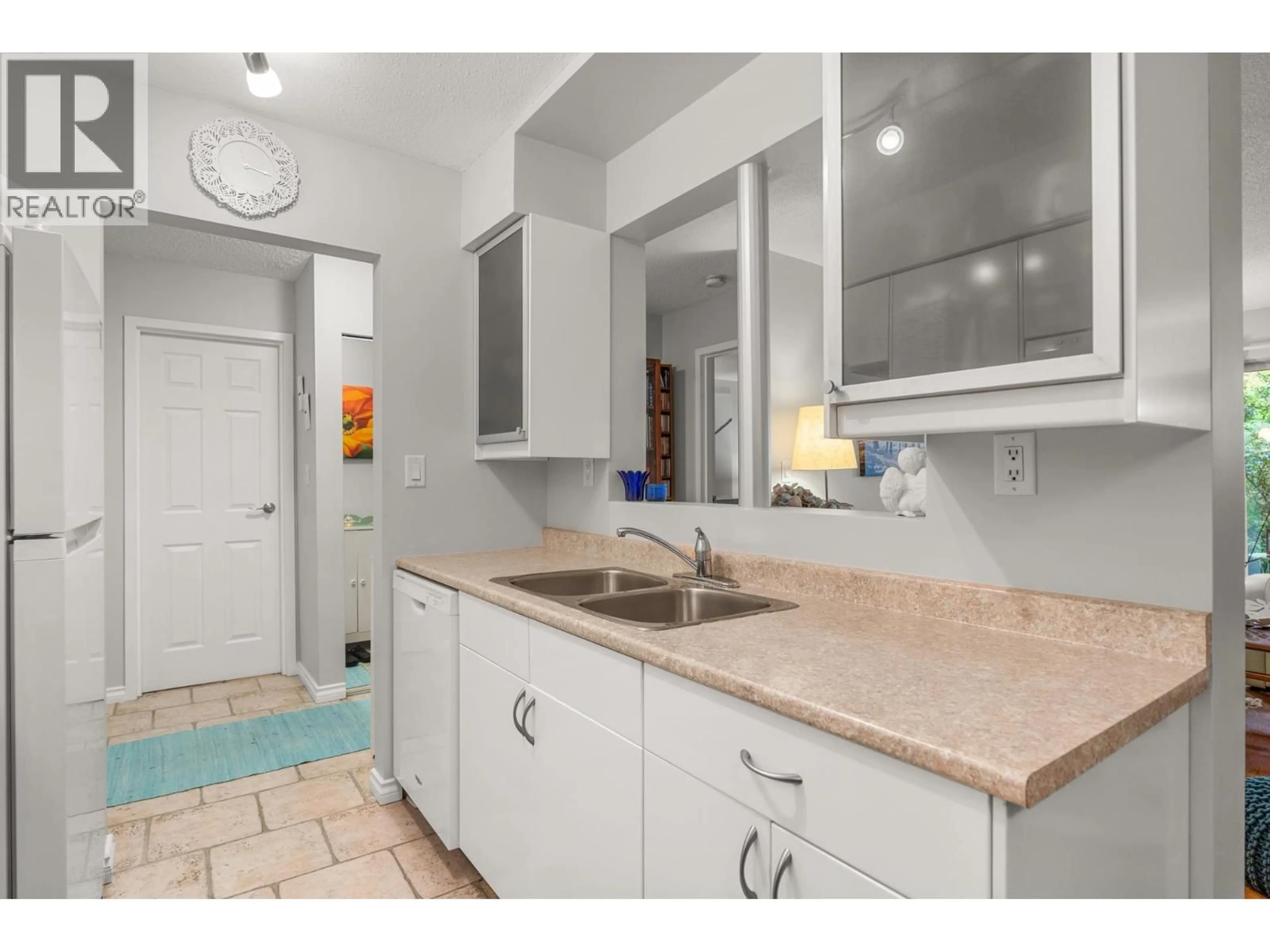 Standard kitchen, ceramic/tile floor for 215 - 4373 HALIFAX STREET, Burnaby British Columbia V5C5Z2