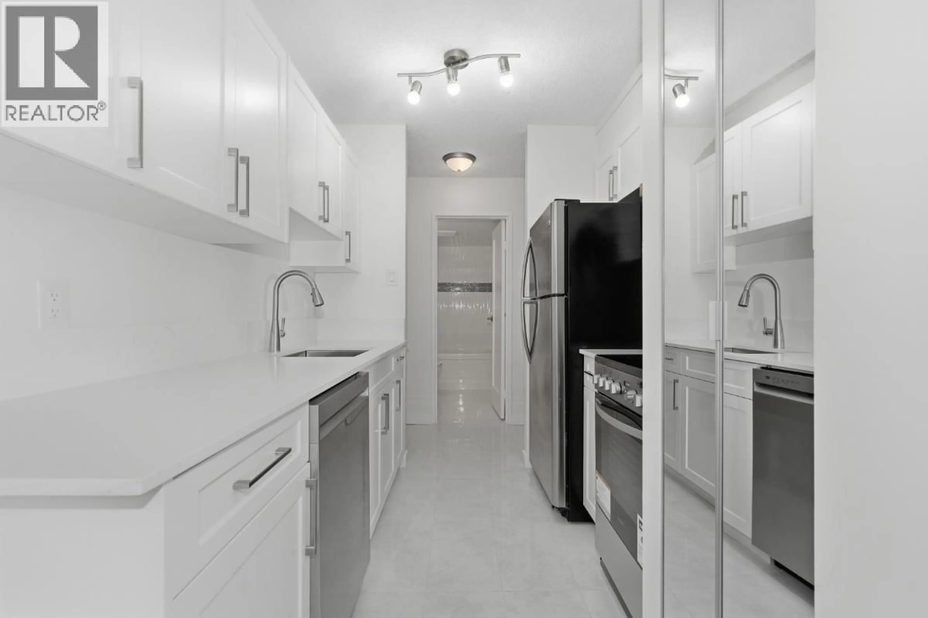 Standard kitchen, ceramic/tile floor for 706 - 2012 FULLERTON AVENUE, North Vancouver British Columbia V7P3E3