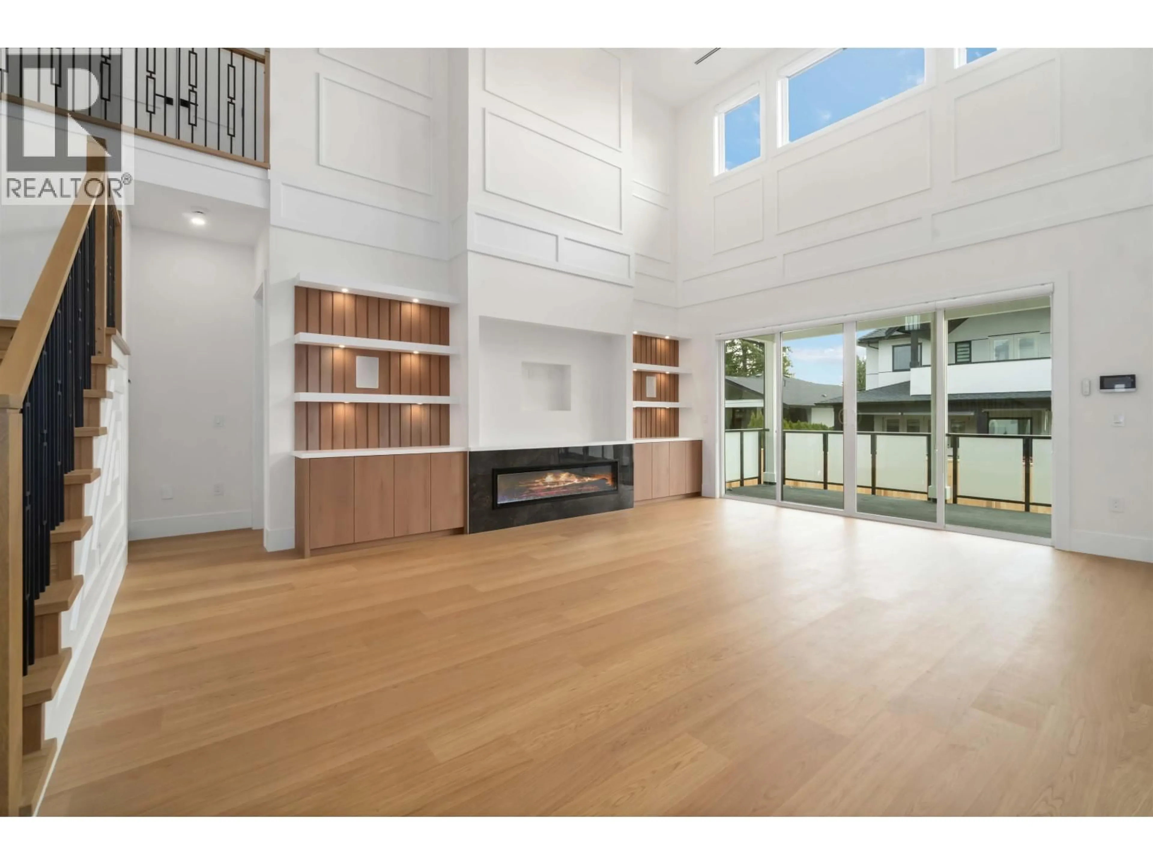 Indoor foyer for 827 ATKINS STREET, Coquitlam British Columbia V3J5Z6