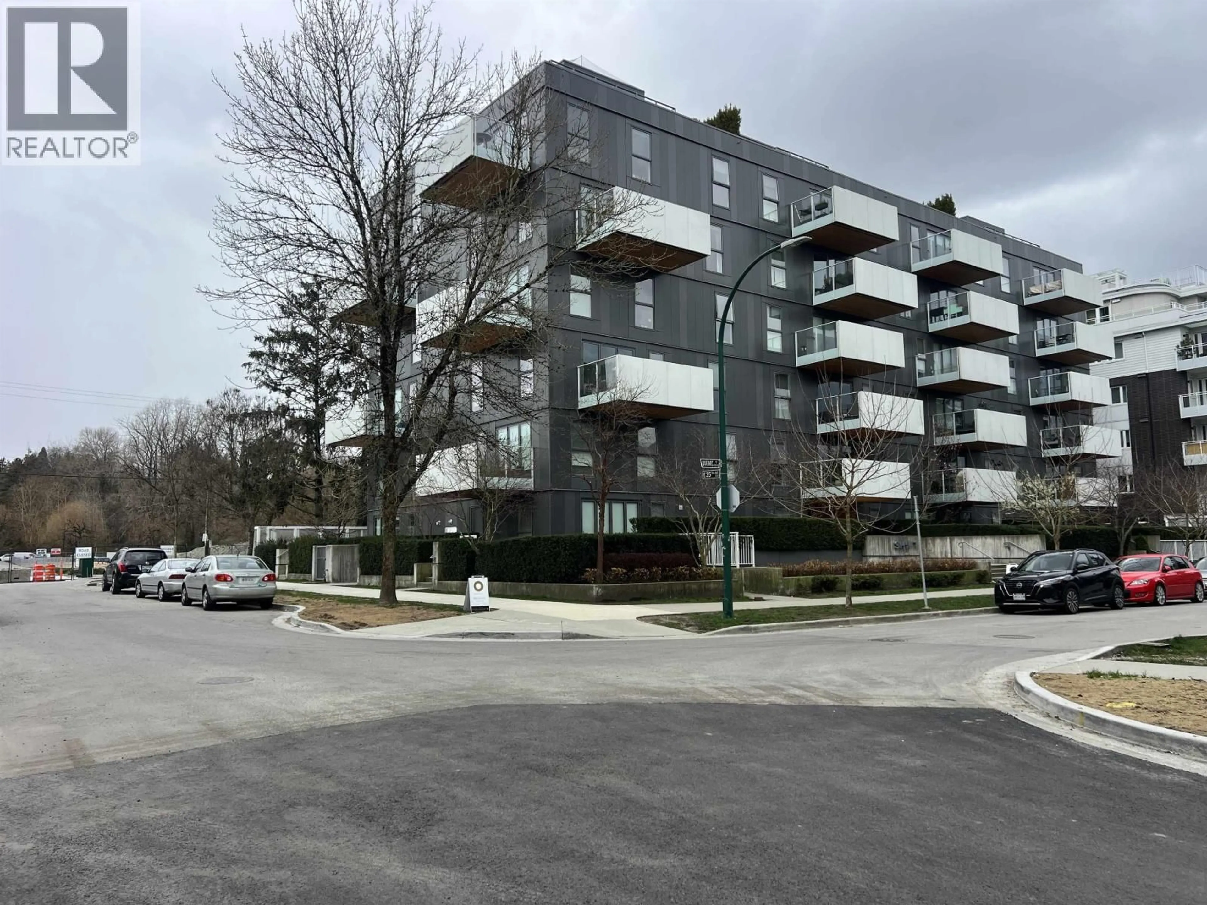 A pic from outside/outdoor area/front of a property/back of a property/a pic from drone, street for 302 - 5089 QUEBEC STREET, Vancouver British Columbia V5W0E5