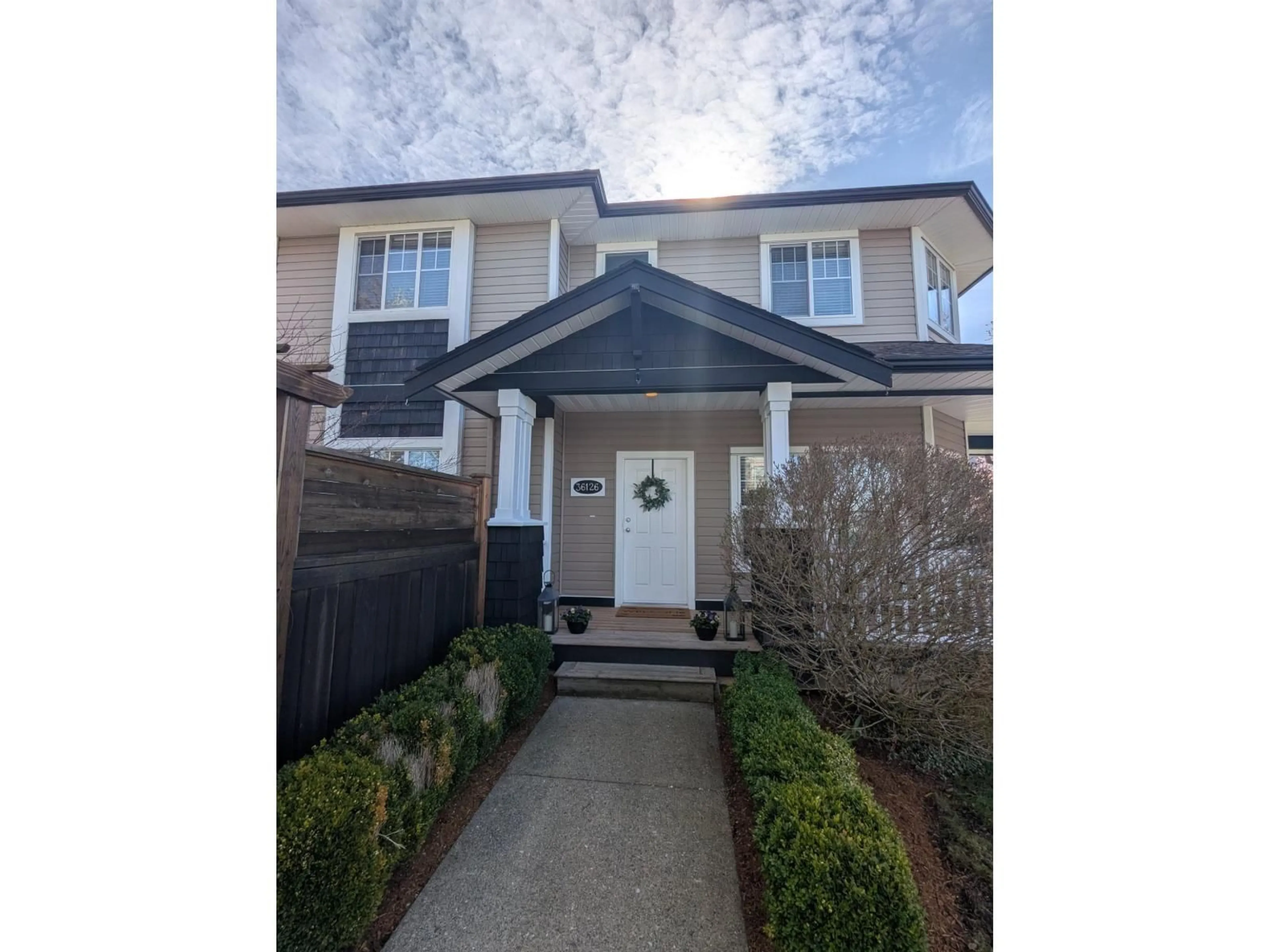A pic from outside/outdoor area/front of a property/back of a property/a pic from drone, street for 36126 SHADBOLT AVENUE, Abbotsford British Columbia V3G2Z1