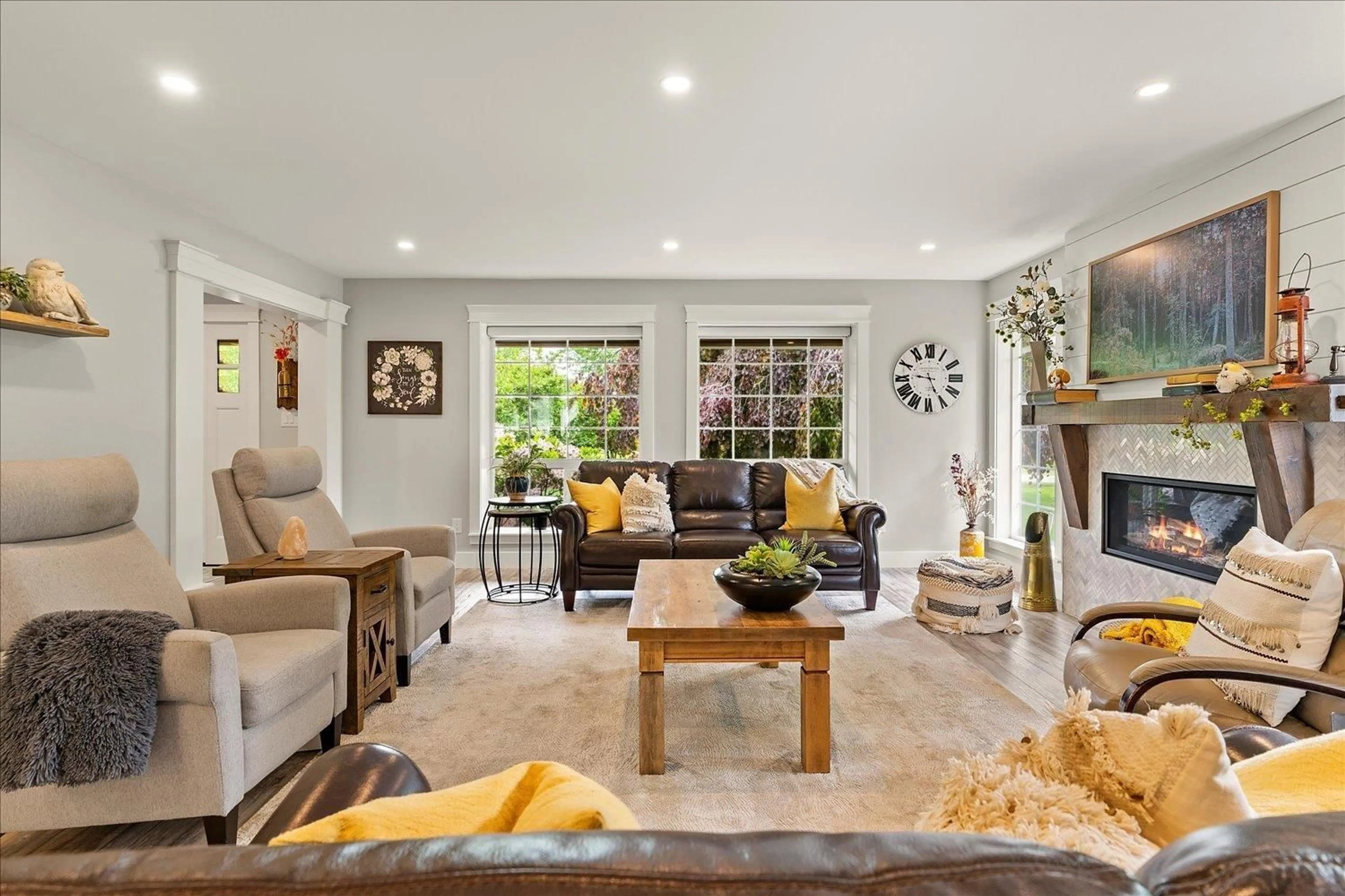 Living room with furniture, unknown for 1501 JOHNSON ROAD, Agassiz British Columbia V0M1A2