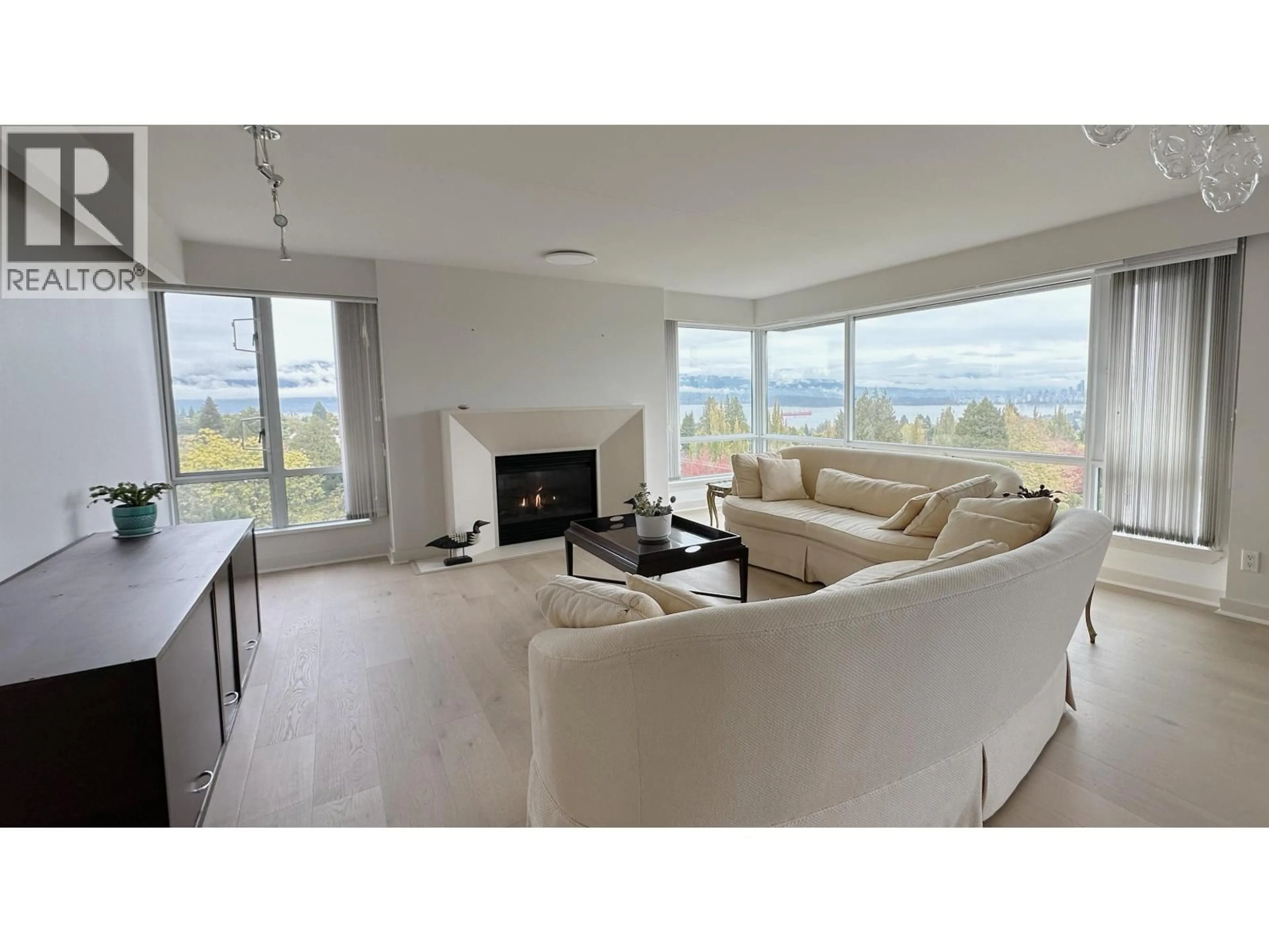 Living room with furniture, unknown for 10 - 2575 TOLMIE STREET, Vancouver British Columbia V6R4M1