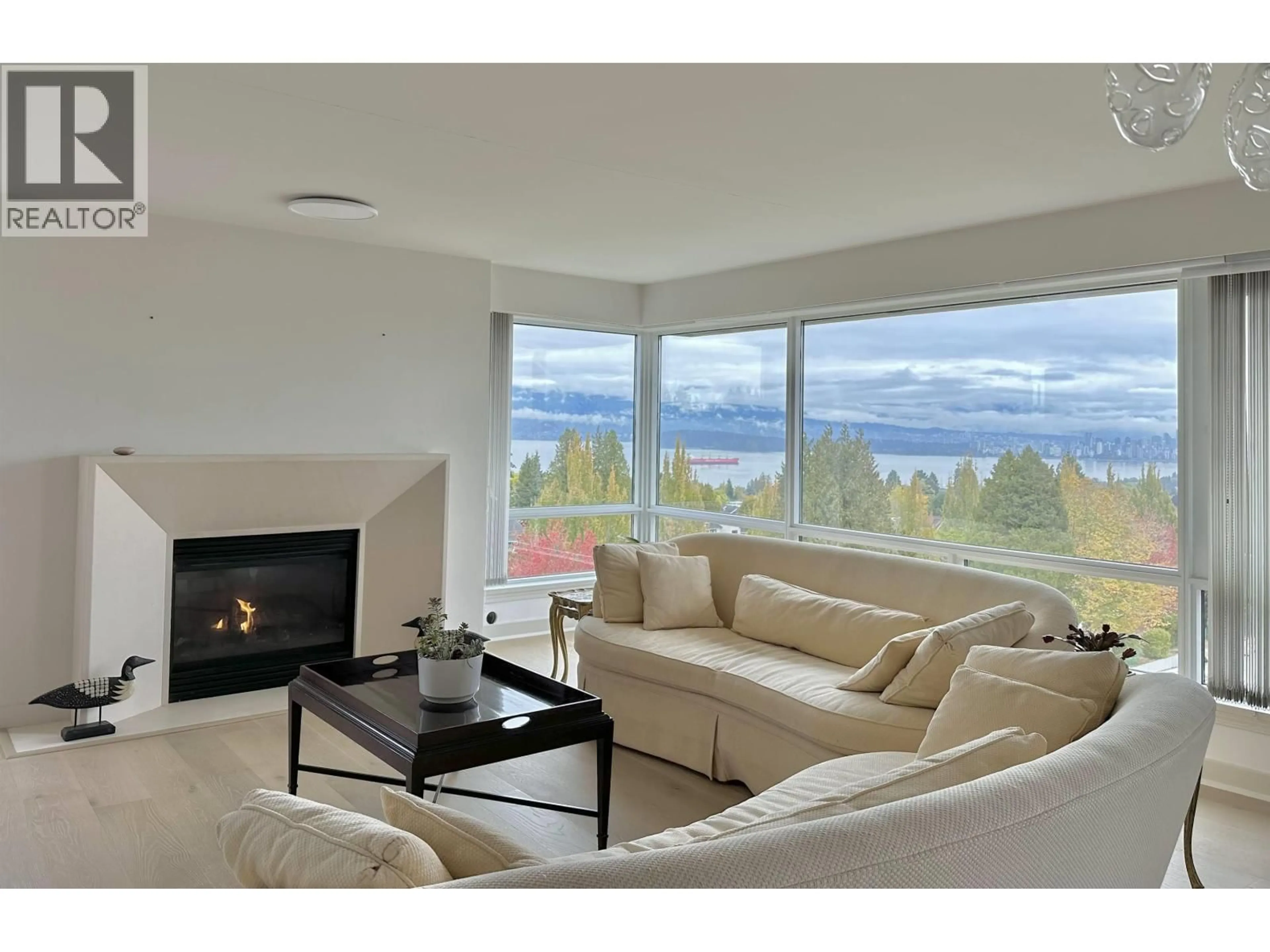 Living room with furniture, unknown for 10 - 2575 TOLMIE STREET, Vancouver British Columbia V6R4M1