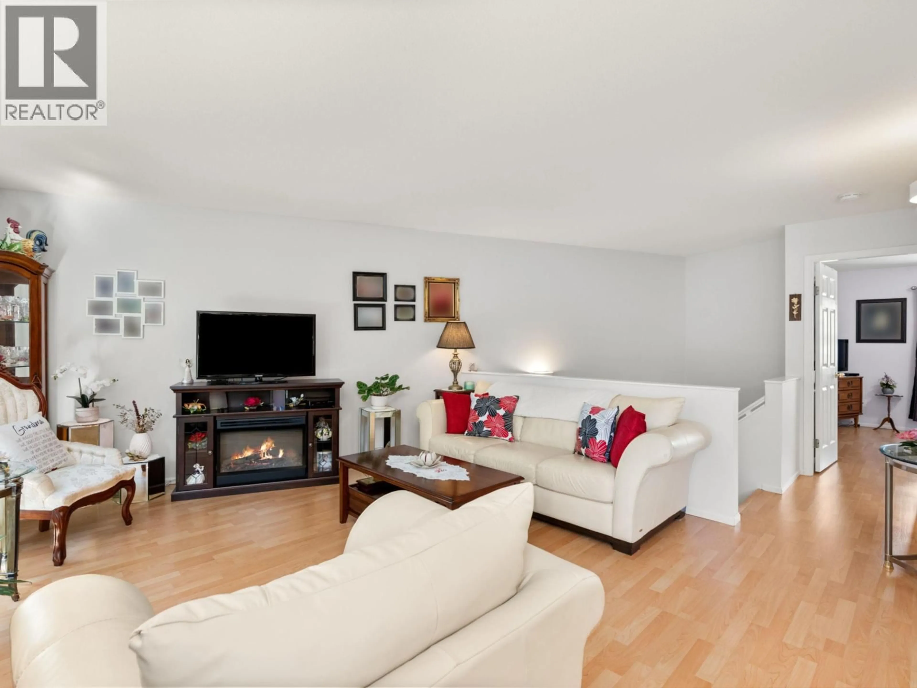 Living room with furniture, wood/laminate floor for 38 - 5761 WHARF AVENUE, Sechelt British Columbia V0N3A0