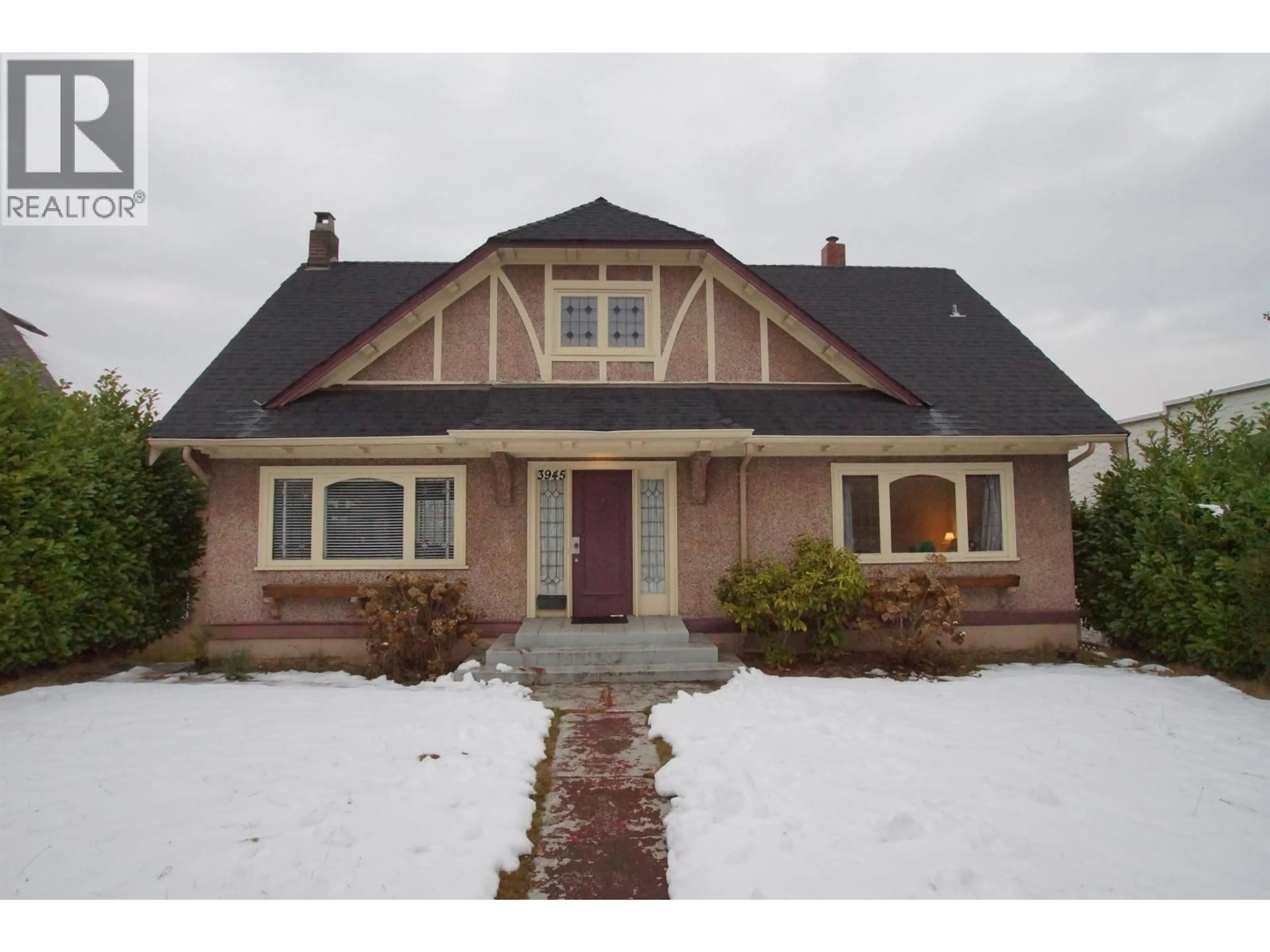 Home with vinyl exterior material, street for 3945 10TH AVENUE, Vancouver British Columbia V6R2G9
