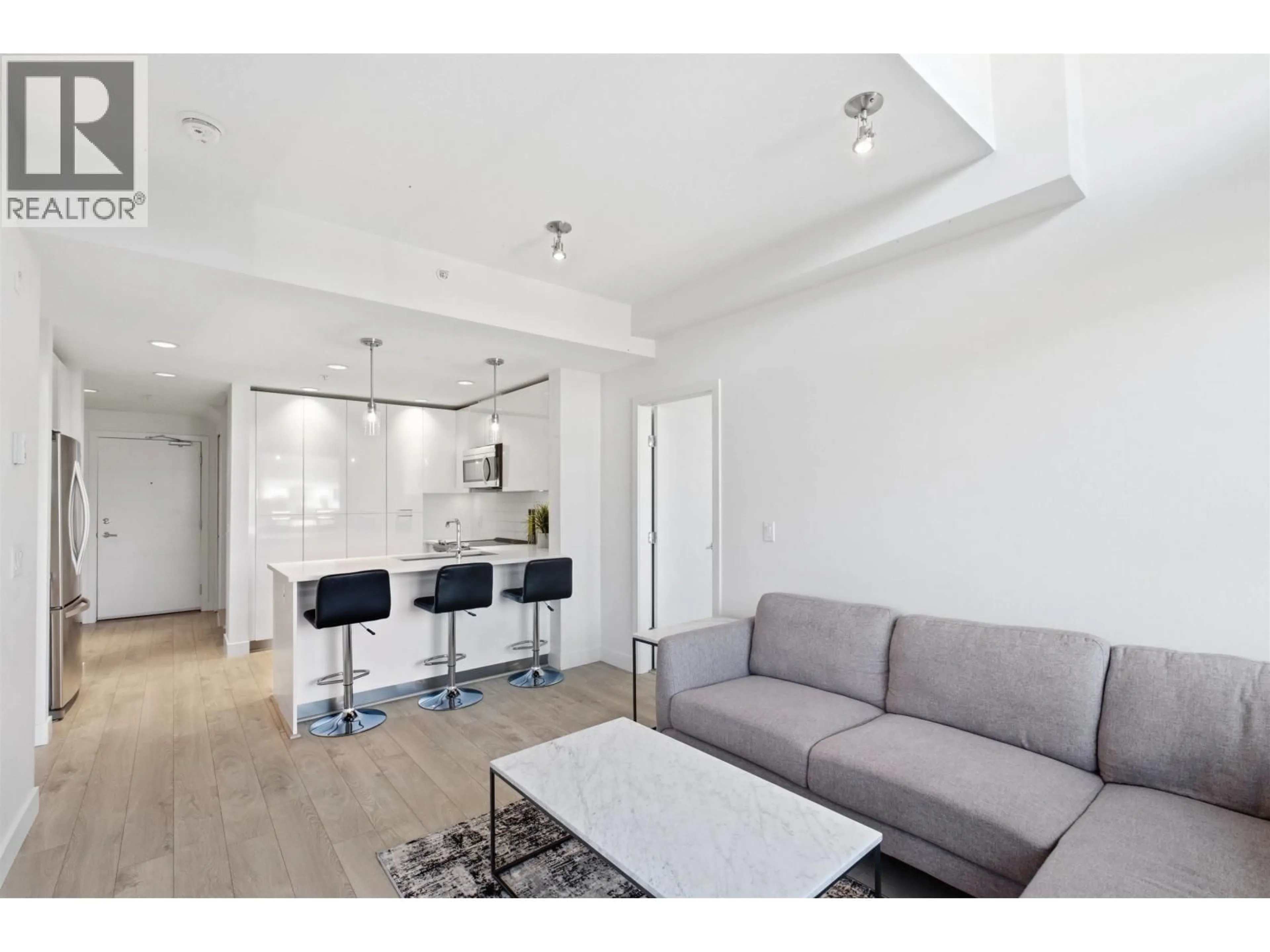 Living room with furniture, unknown for 605 - 719 3RD STREET, North Vancouver British Columbia V7M0E7