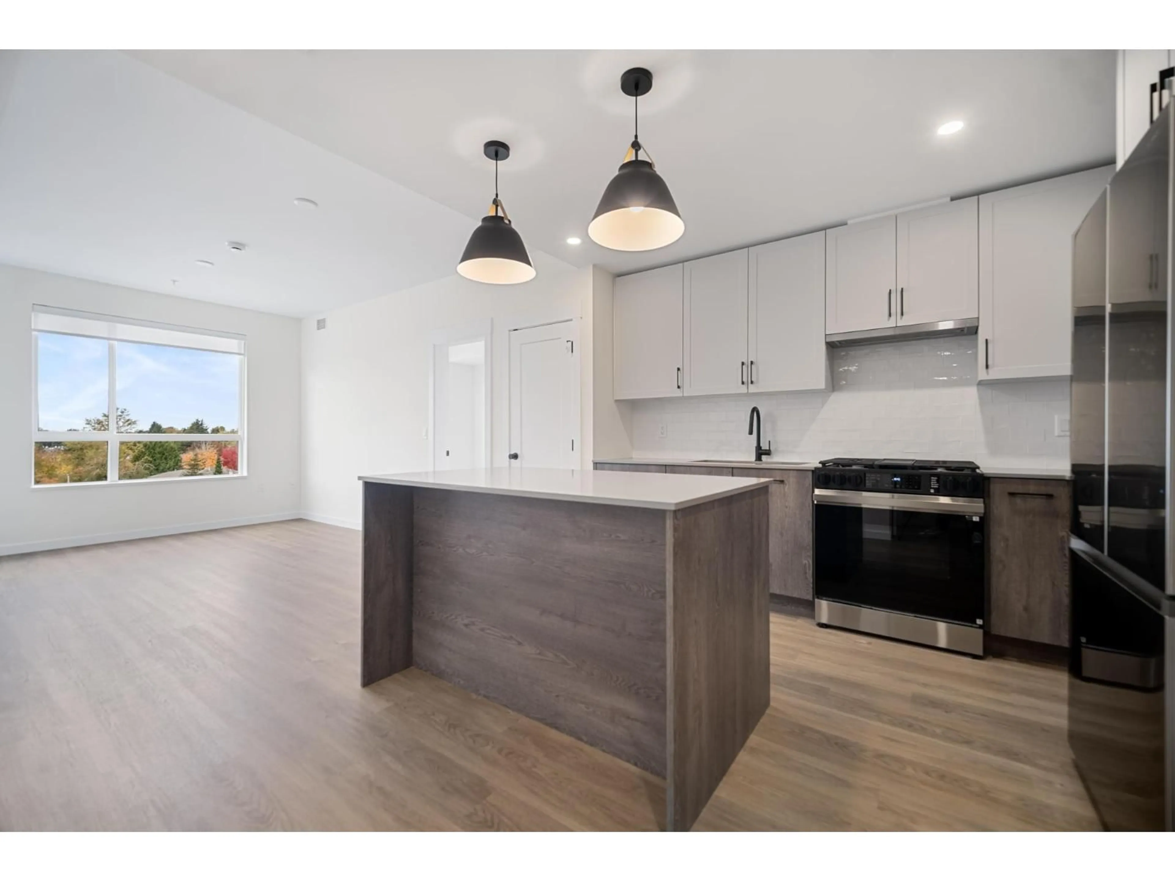 Open concept kitchen, wood/laminate floor for 503 - 27215 ALDERGROVE TOWN CENTRE DRIVE, Langley British Columbia V4W0E3
