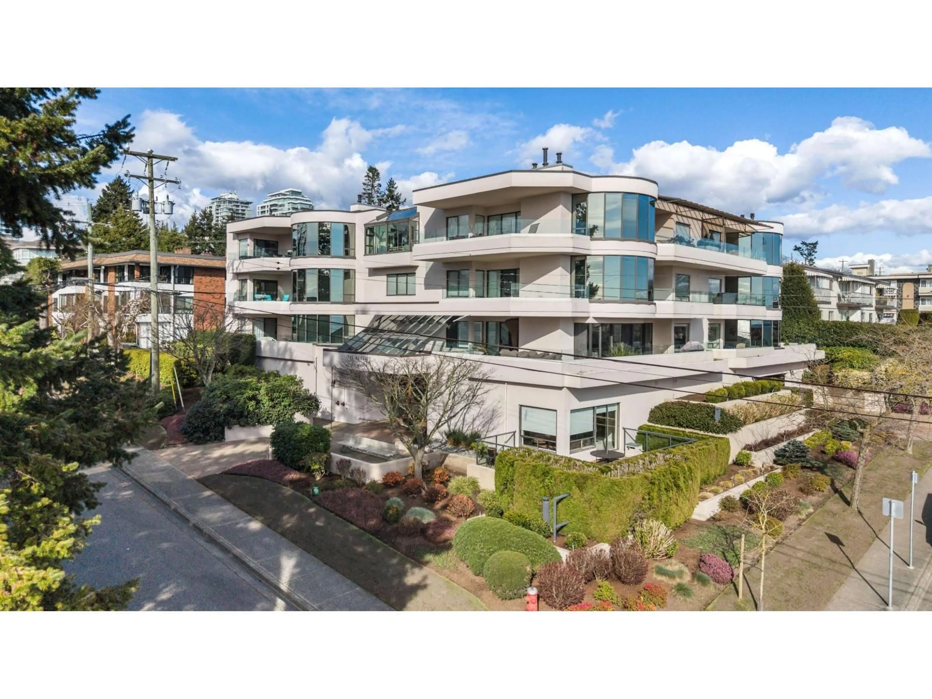 A pic from outside/outdoor area/front of a property/back of a property/a pic from drone, unknown for 302 - 1250 MARTIN STREET, White Rock British Columbia V4B3W3