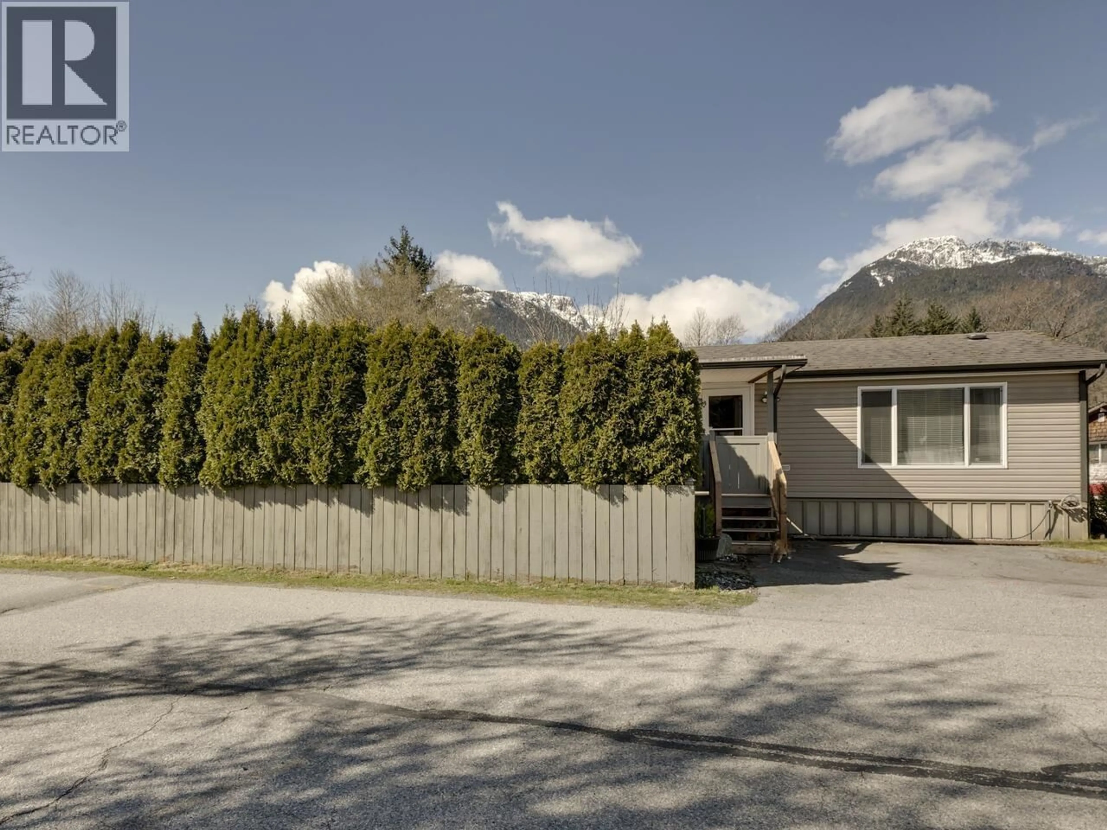 A pic from outside/outdoor area/front of a property/back of a property/a pic from drone, mountain view for 70 - 40157 GOVERNMENT ROAD, Squamish British Columbia V0N1T0