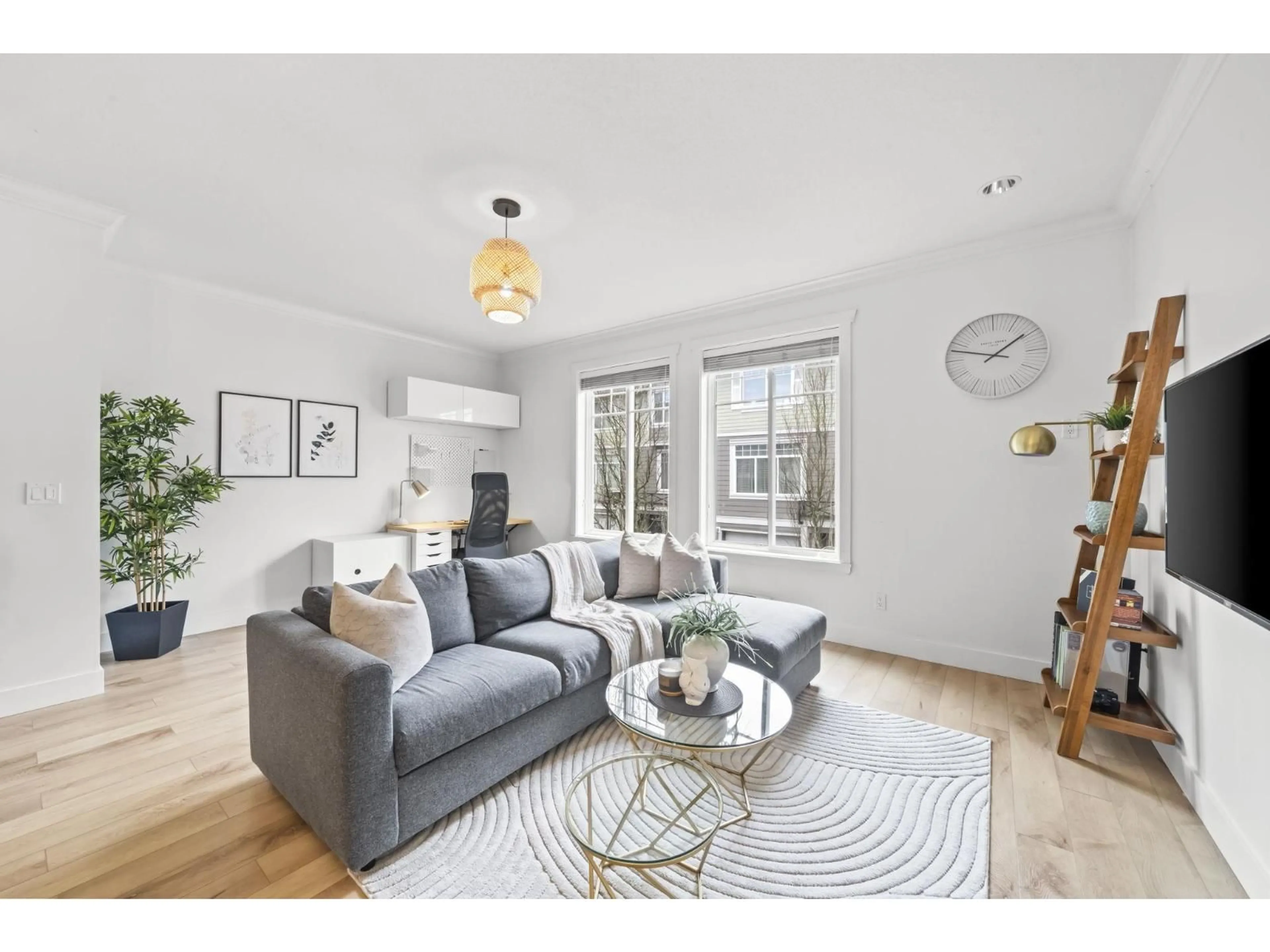 Living room with furniture, unknown for 12 - 15399 GUILDFORD DRIVE, Surrey British Columbia V3R7C6