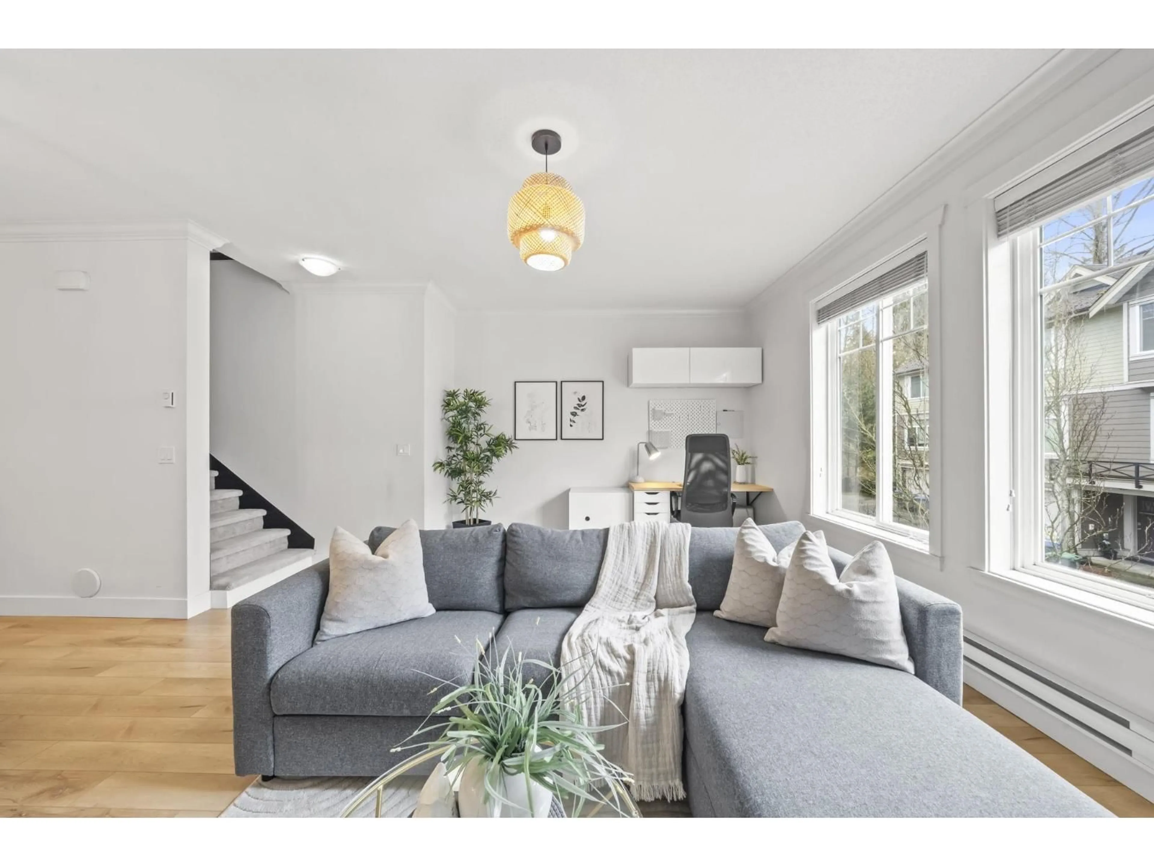 Living room with furniture, unknown for 12 - 15399 GUILDFORD DRIVE, Surrey British Columbia V3R7C6