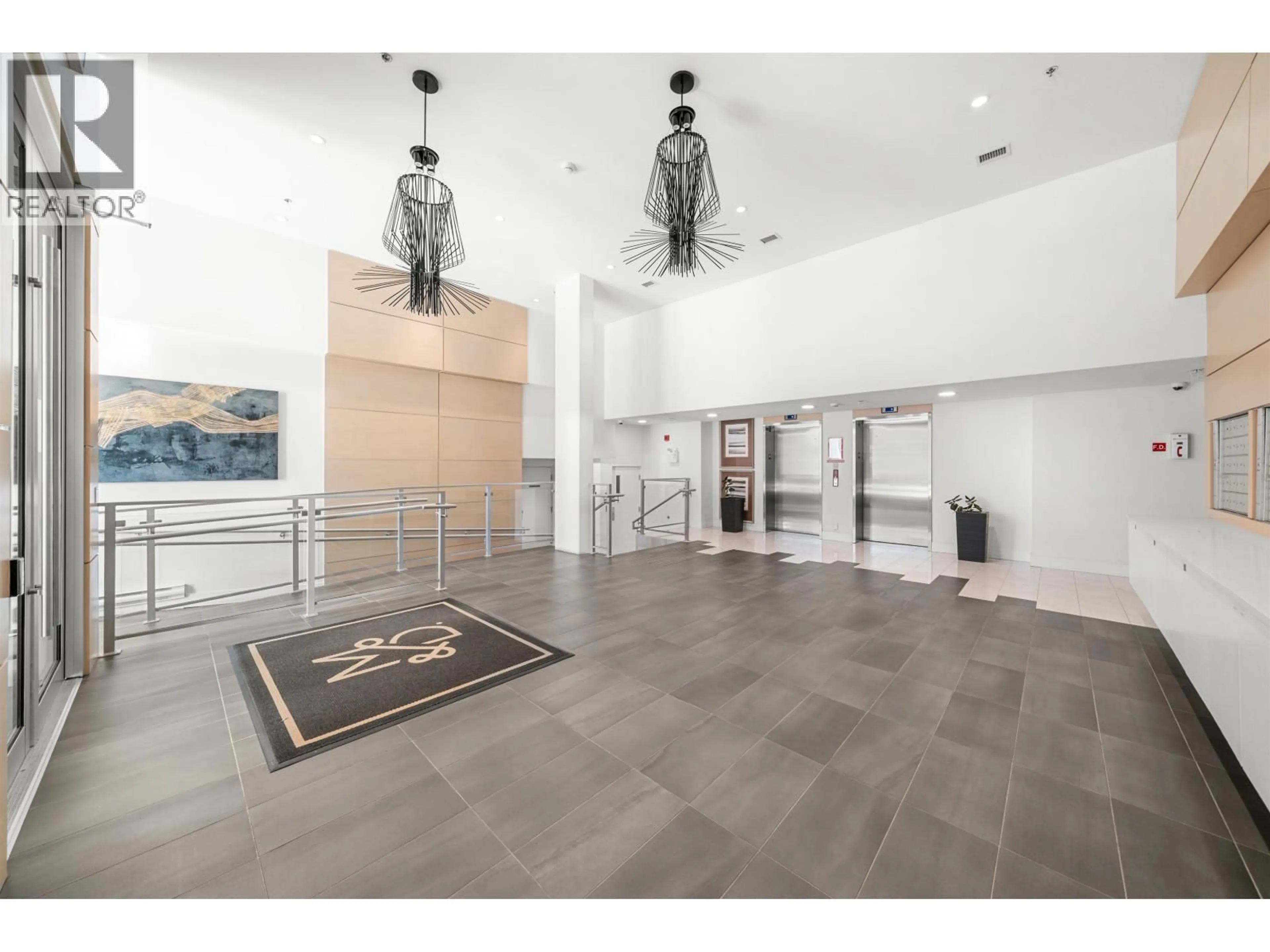 Indoor foyer for 515 - 2188 MADISON AVENUE, Burnaby British Columbia V5C0J8