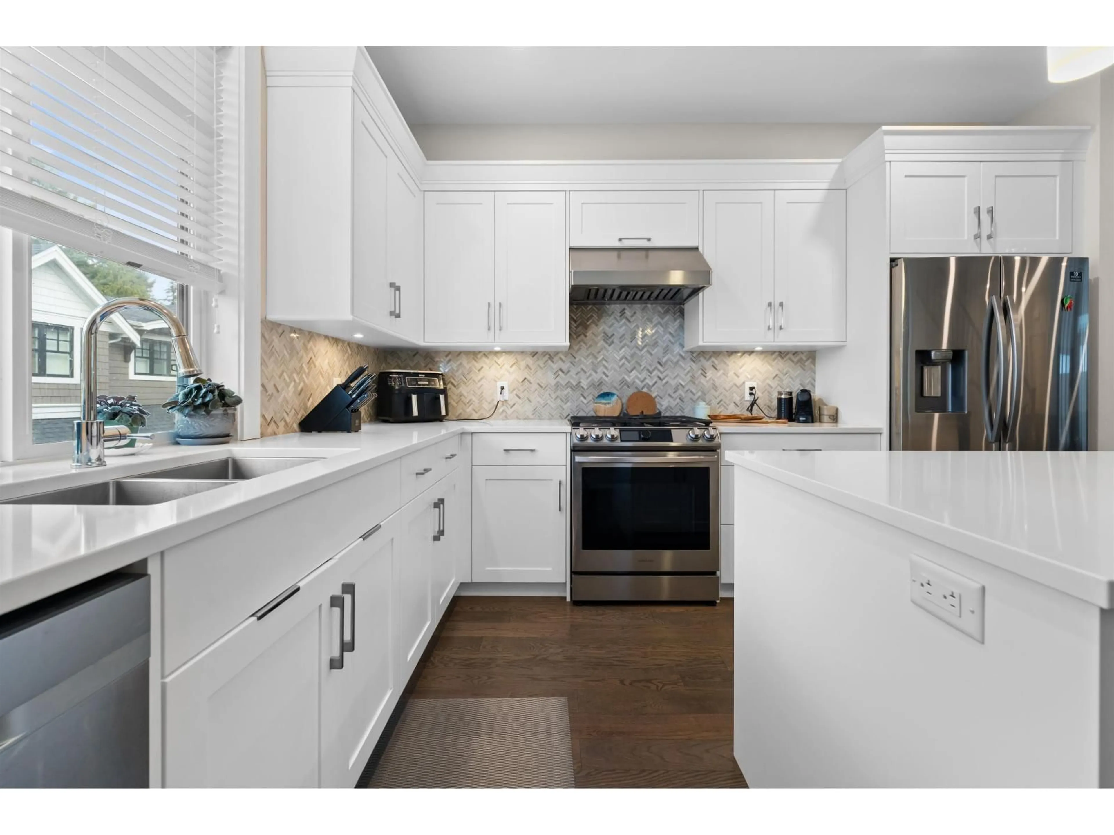 Open concept kitchen, ceramic/tile floor for 9 - 34121 GEORGE FERGUSON WAY, Abbotsford British Columbia V2S0K4