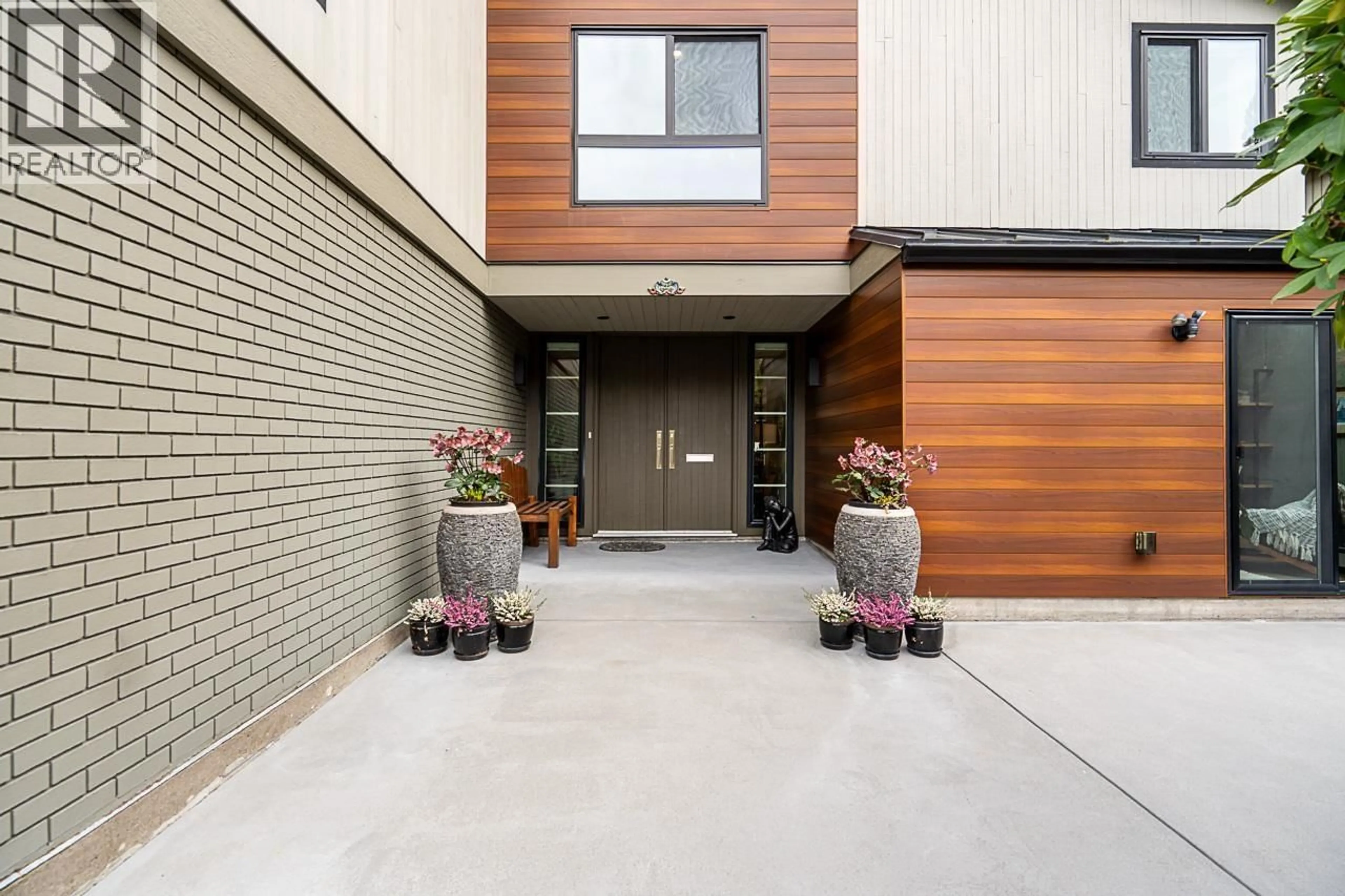 Unknown for 5570 HAMPSTEAD PLACE, Burnaby British Columbia V5E4E7