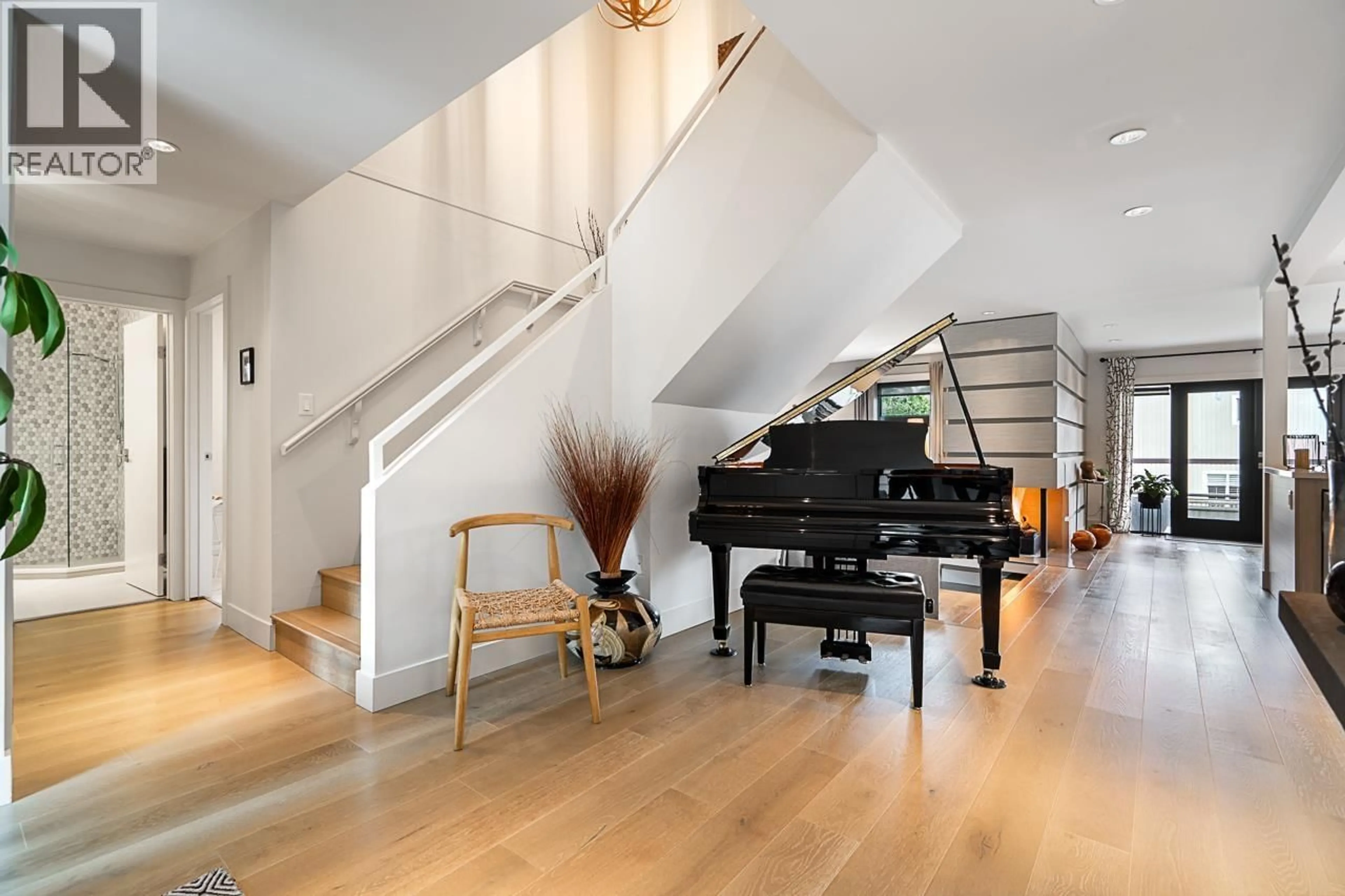 Unknown for 5570 HAMPSTEAD PLACE, Burnaby British Columbia V5E4E7