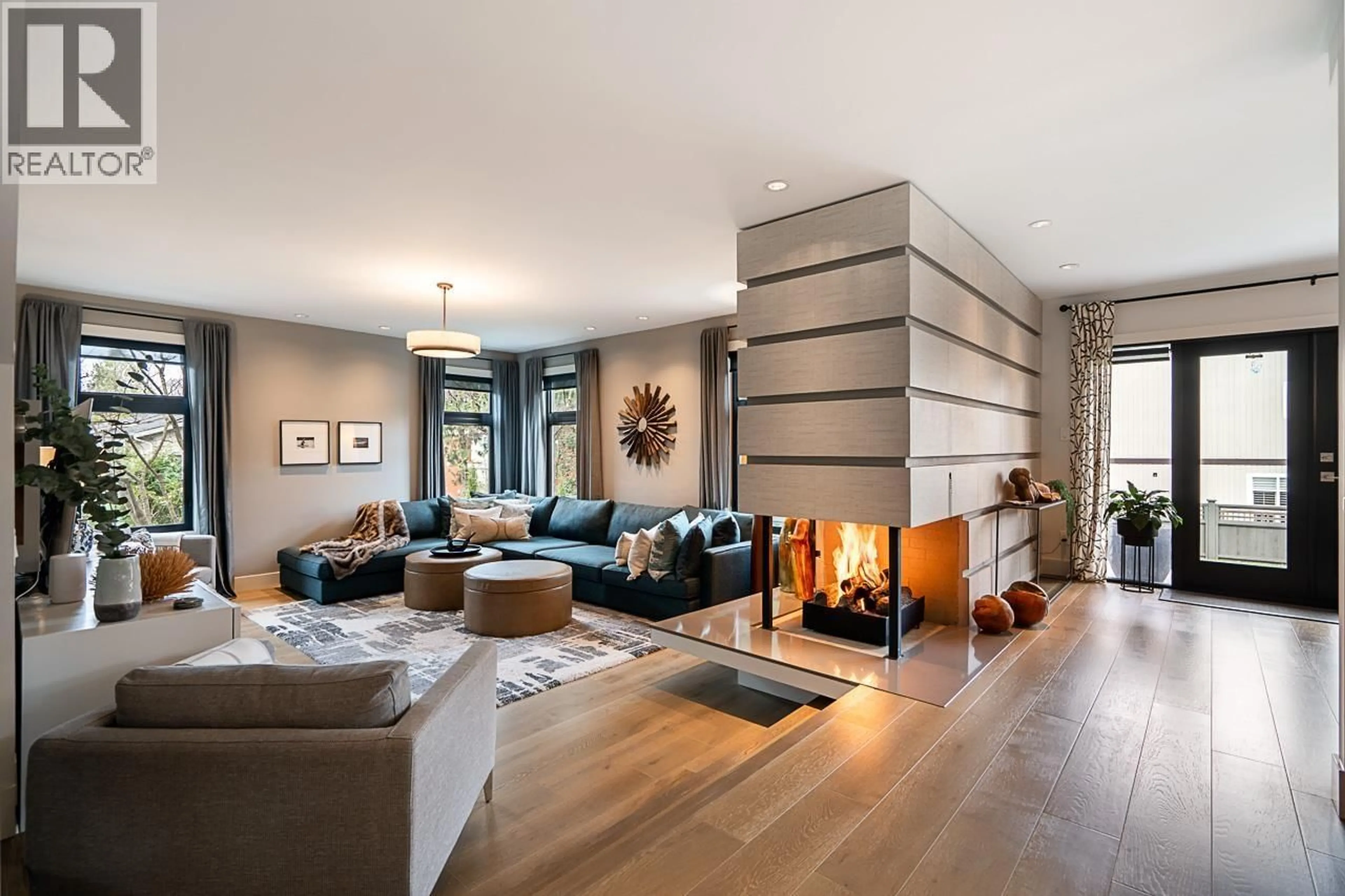 Living room with furniture, unknown for 5570 HAMPSTEAD PLACE, Burnaby British Columbia V5E4E7