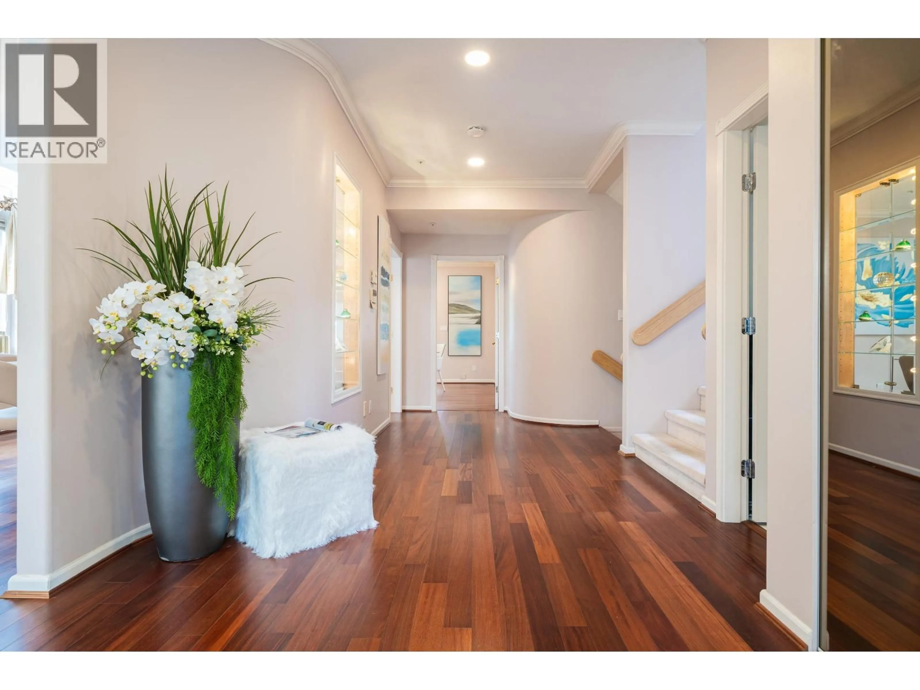 Indoor entryway for 4255 15TH AVENUE, Vancouver British Columbia V6R3A7