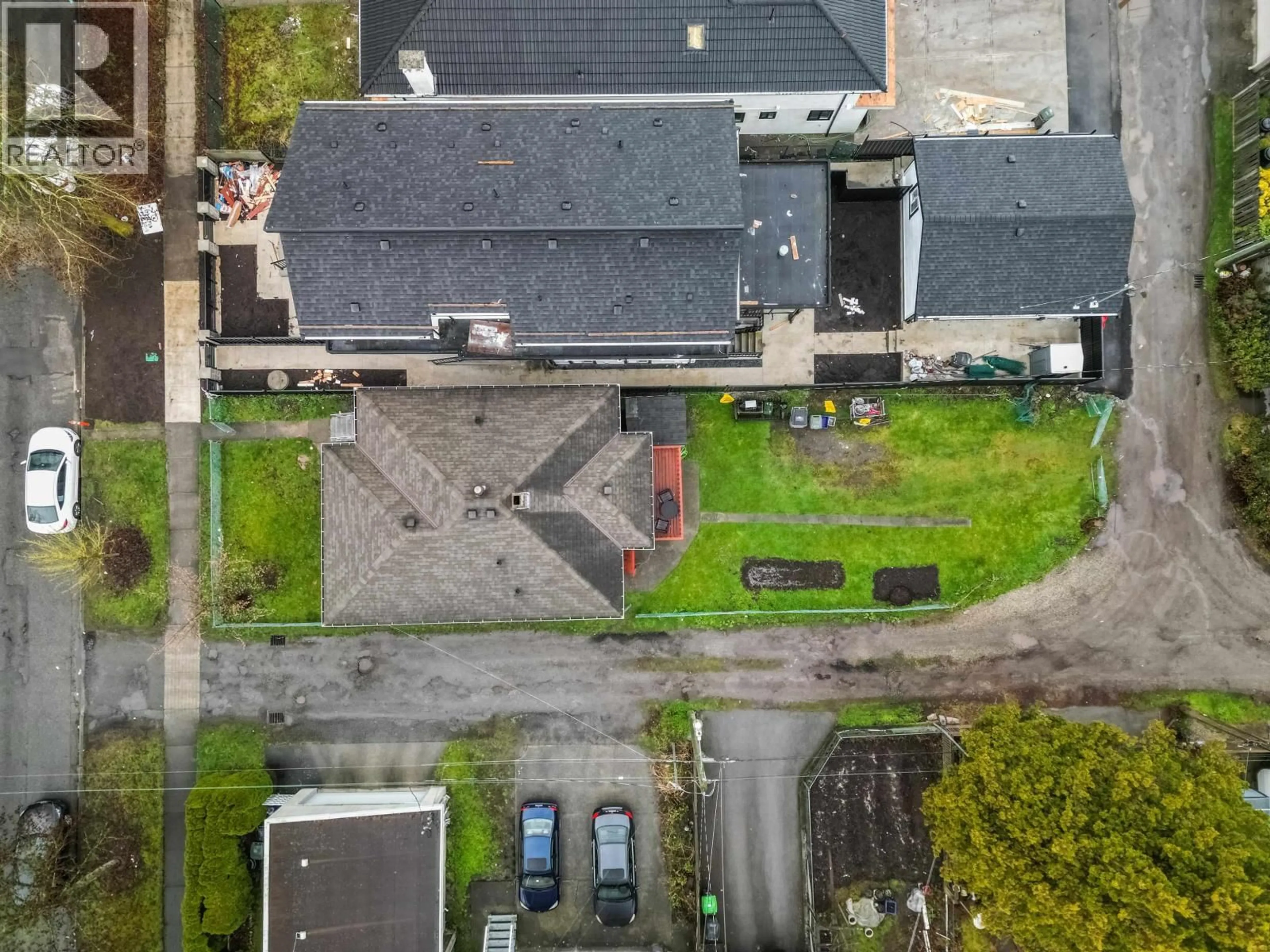 A pic from outside/outdoor area/front of a property/back of a property/a pic from drone, street for 285 48TH AVENUE, Vancouver British Columbia V5W2C9