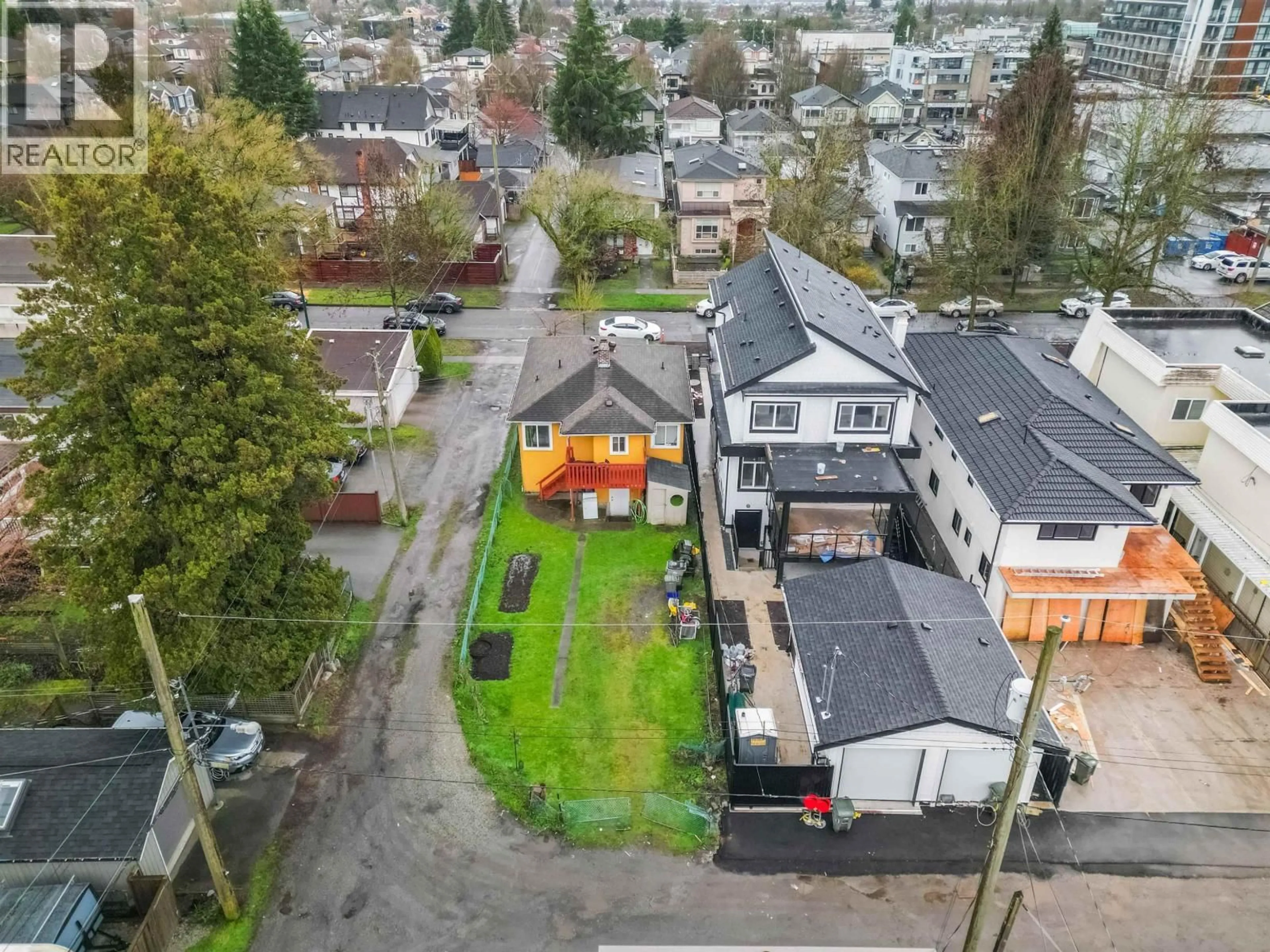 A pic from outside/outdoor area/front of a property/back of a property/a pic from drone, street for 285 48TH AVENUE, Vancouver British Columbia V5W2C9