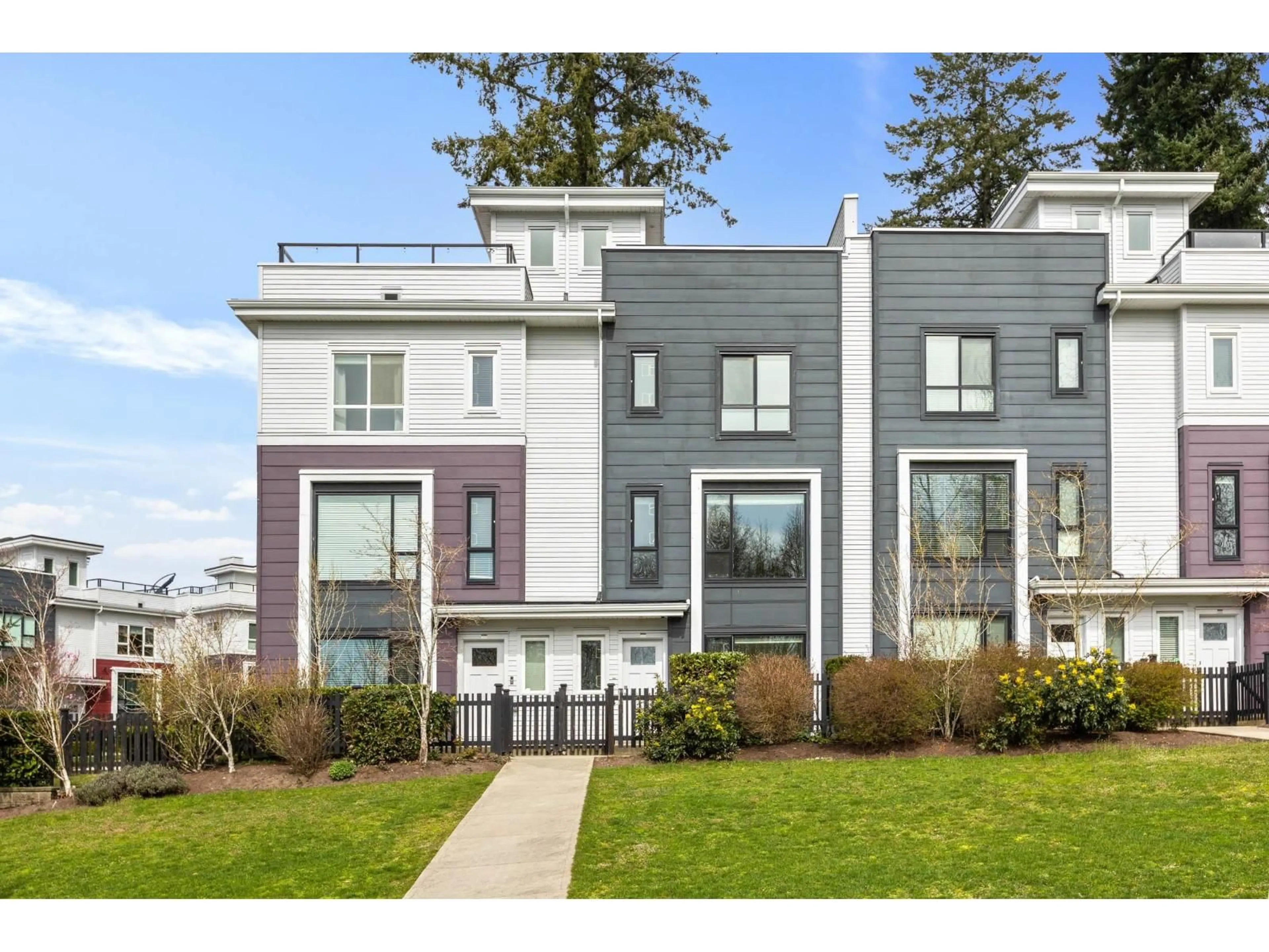 Home with vinyl exterior material, street for 232 - 2218 OAK MEADOWS DRIVE, Surrey British Columbia V3Z0W6