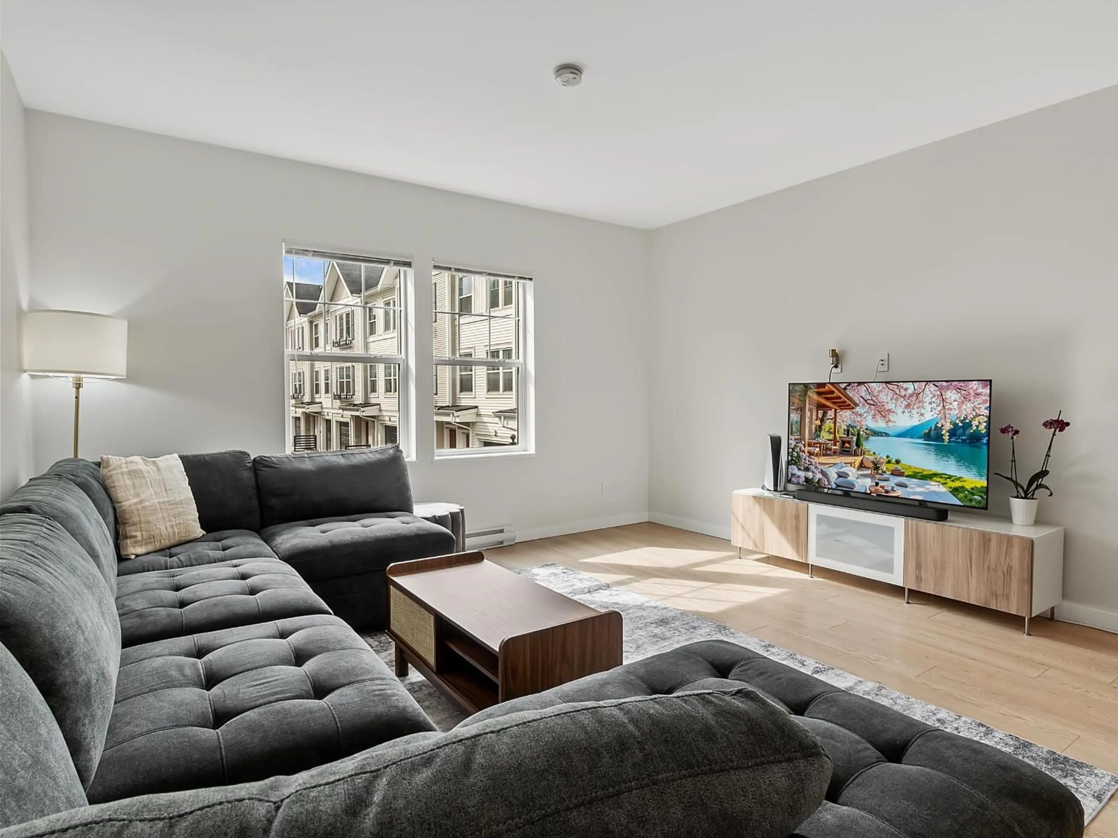 Living room with furniture, unknown for 137 - 32633 SIMON AVENUE, Abbotsford British Columbia V2T0G9