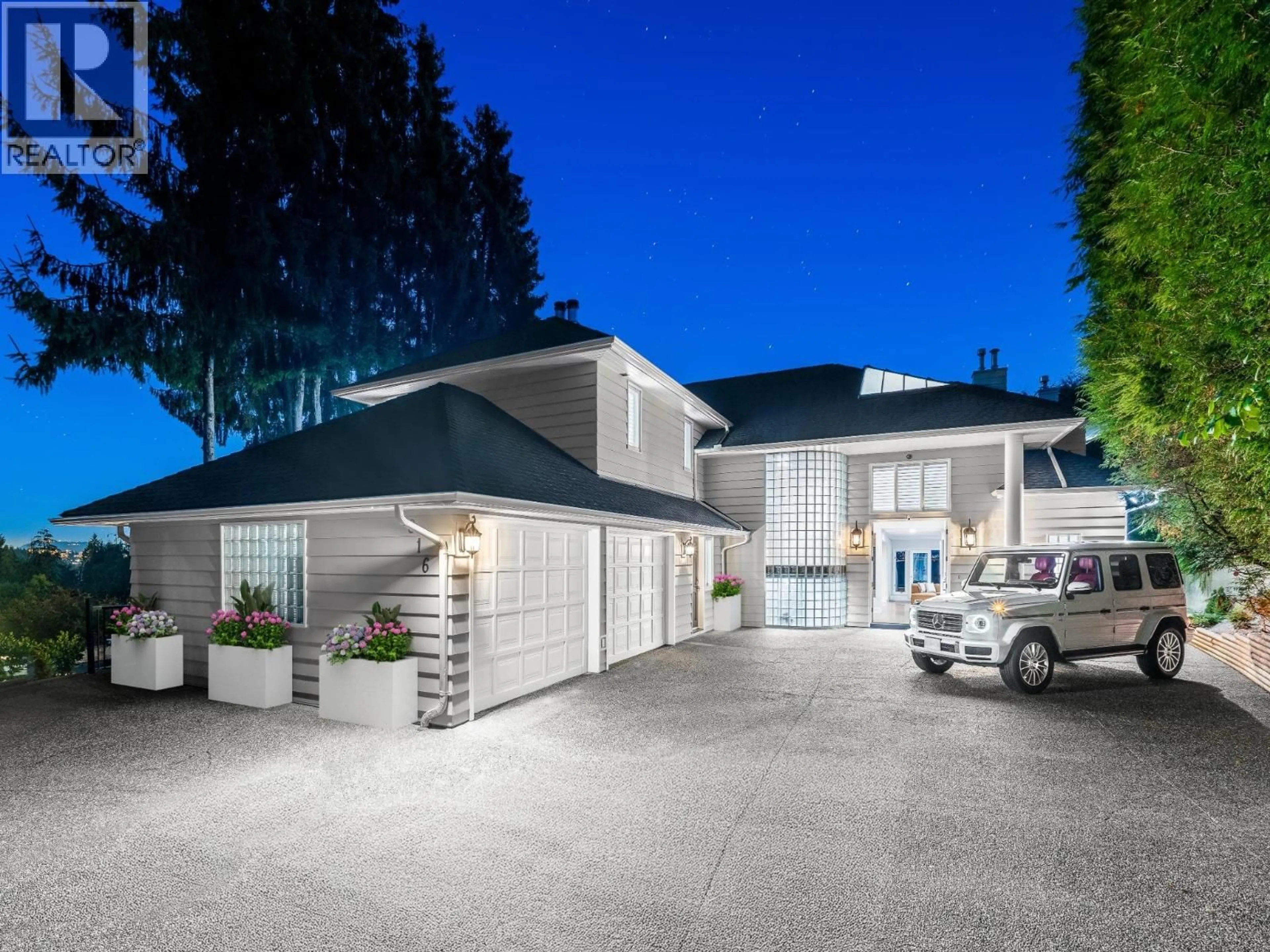 Home with vinyl exterior material, street for 816 ANDERSON CRESCENT, West Vancouver British Columbia V7T1S7