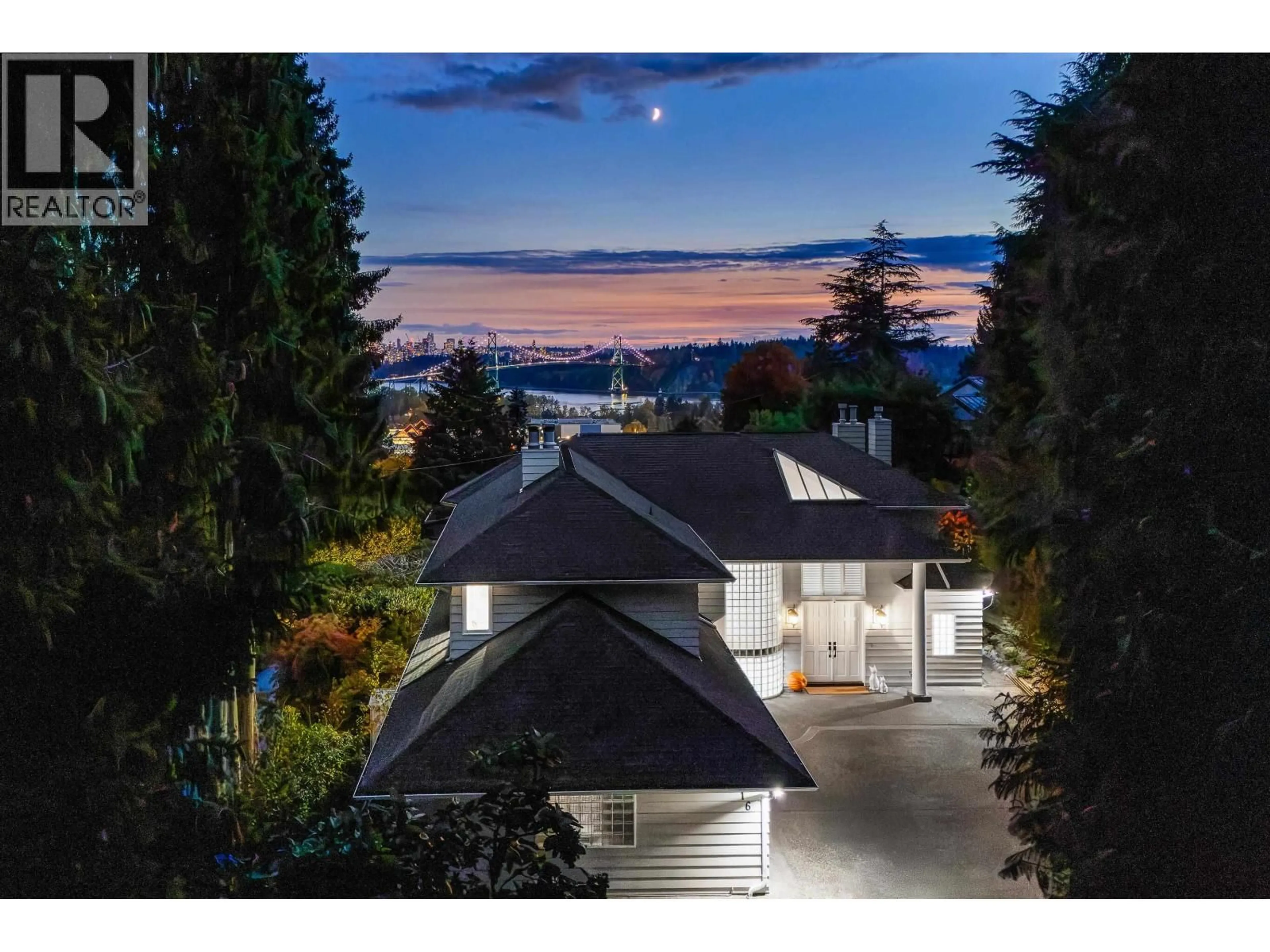 A pic from outside/outdoor area/front of a property/back of a property/a pic from drone, mountain view for 816 ANDERSON CRESCENT, West Vancouver British Columbia V7T1S7