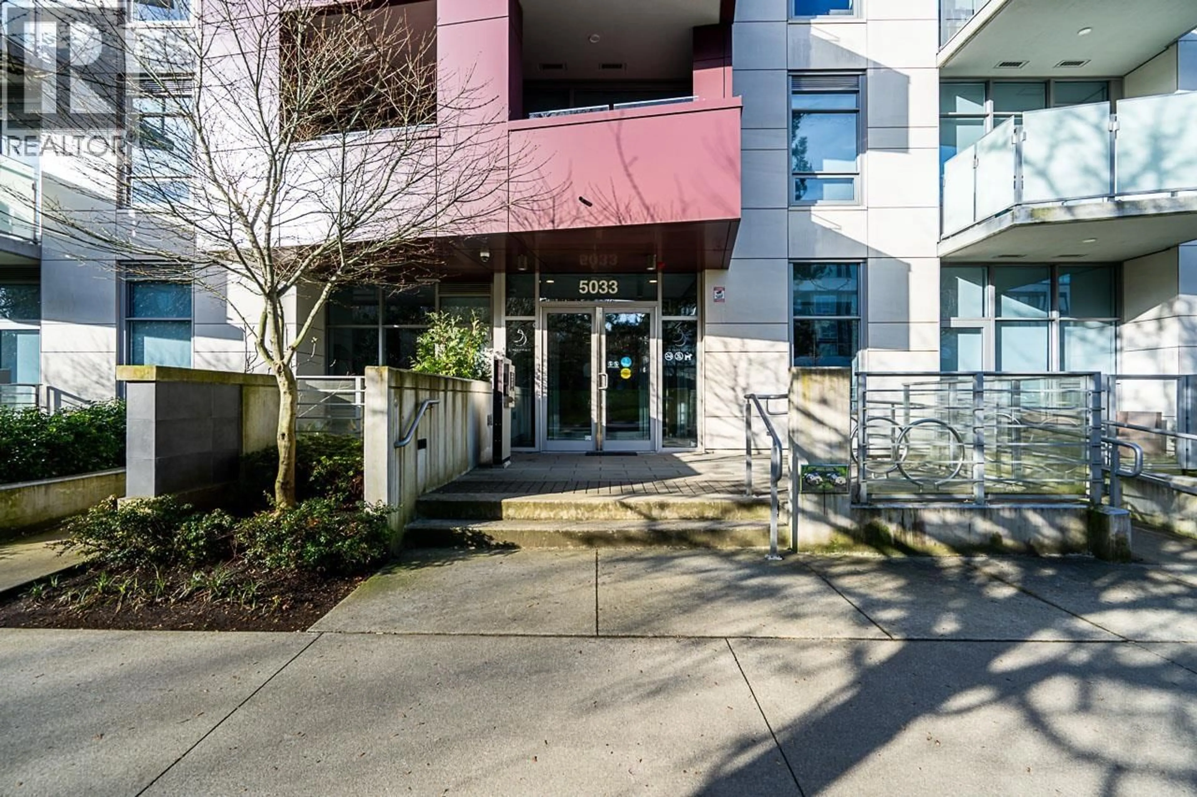 Indoor foyer for 217 - 5033 CAMBIE STREET, Vancouver British Columbia V5Z0H6