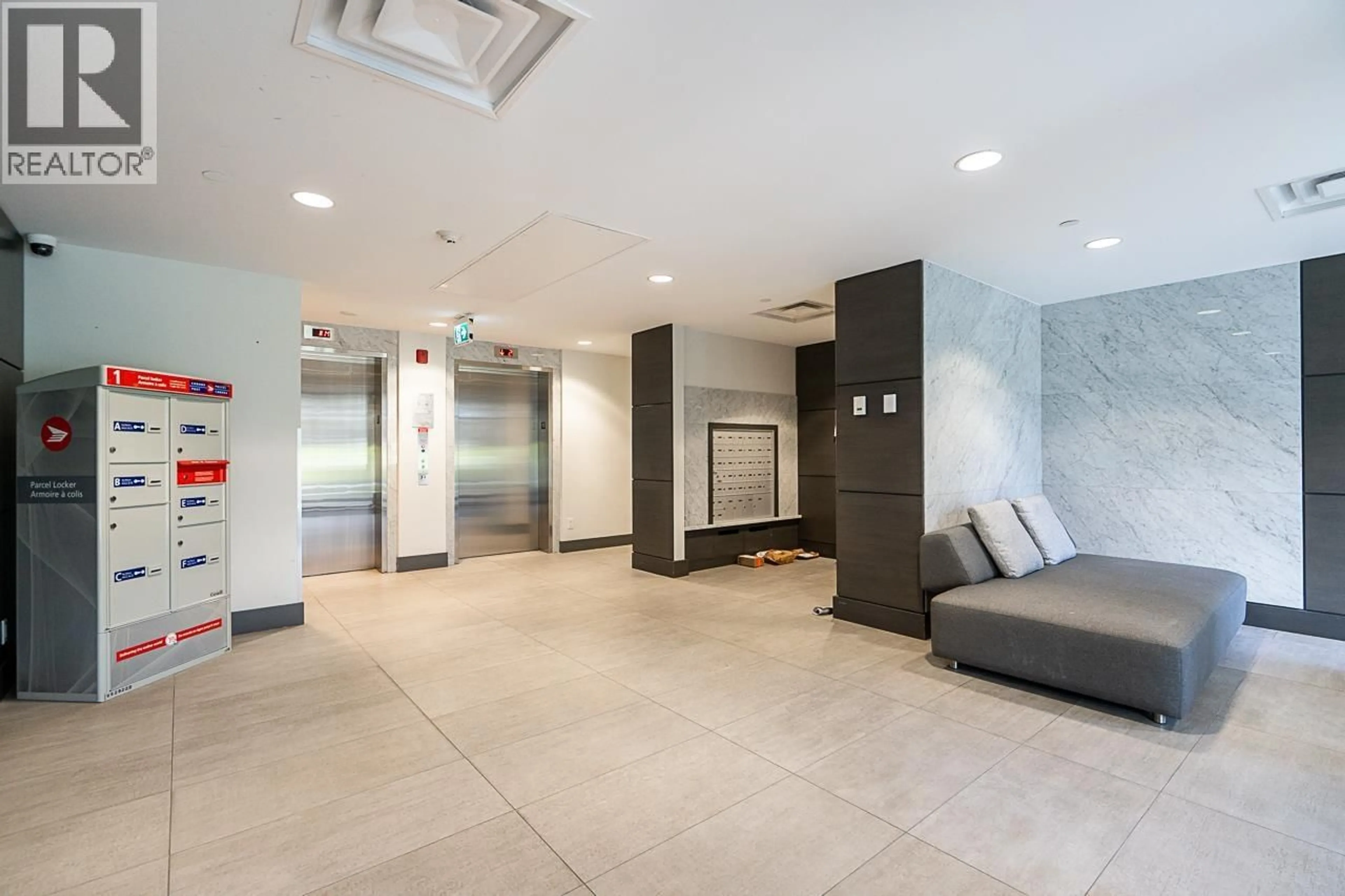 Indoor foyer for 217 - 5033 CAMBIE STREET, Vancouver British Columbia V5Z0H6