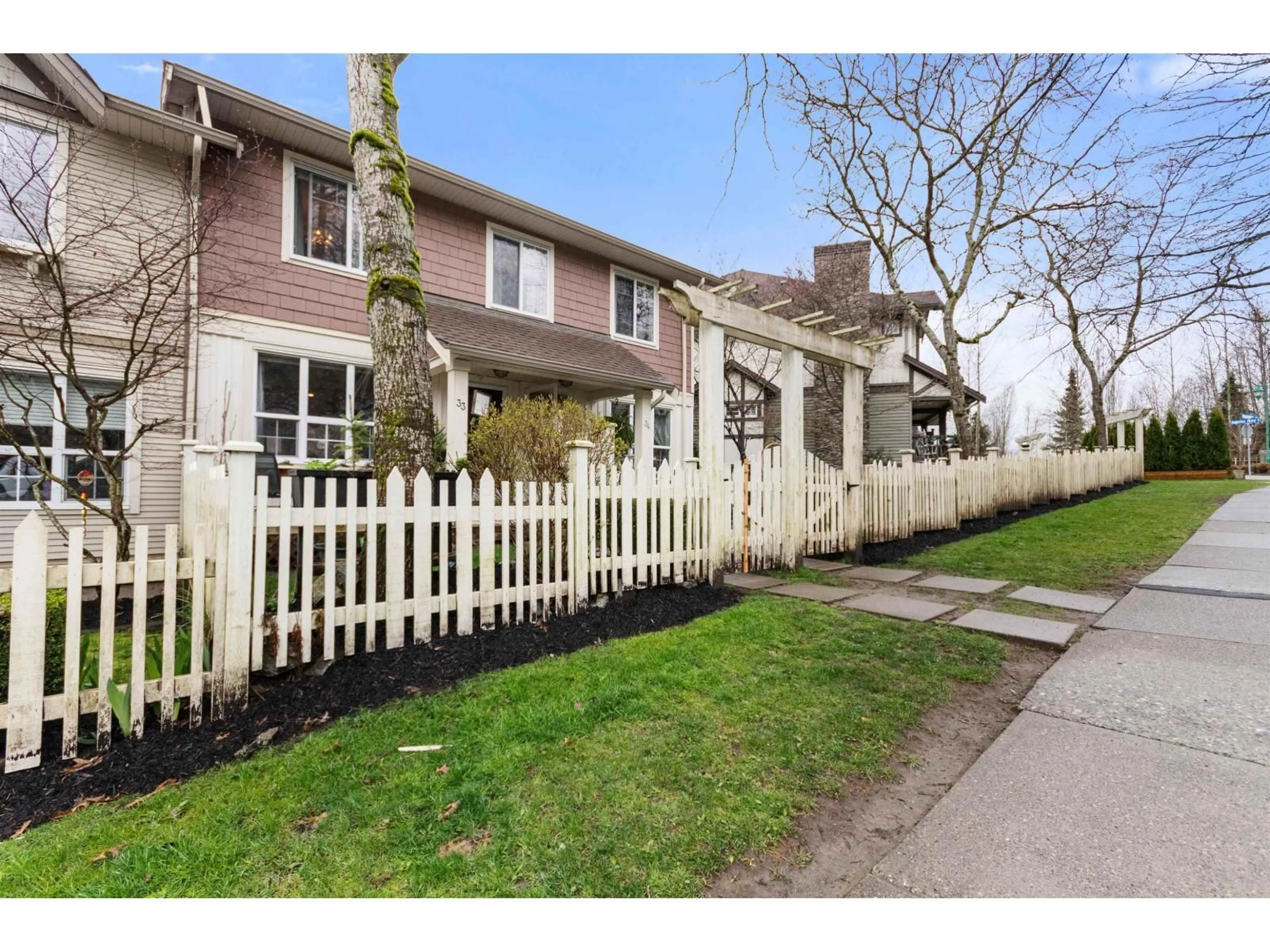 Home with brick exterior material, street for 33 - 4401 BLAUSON BOULEVARD, Abbotsford British Columbia V3G0A4