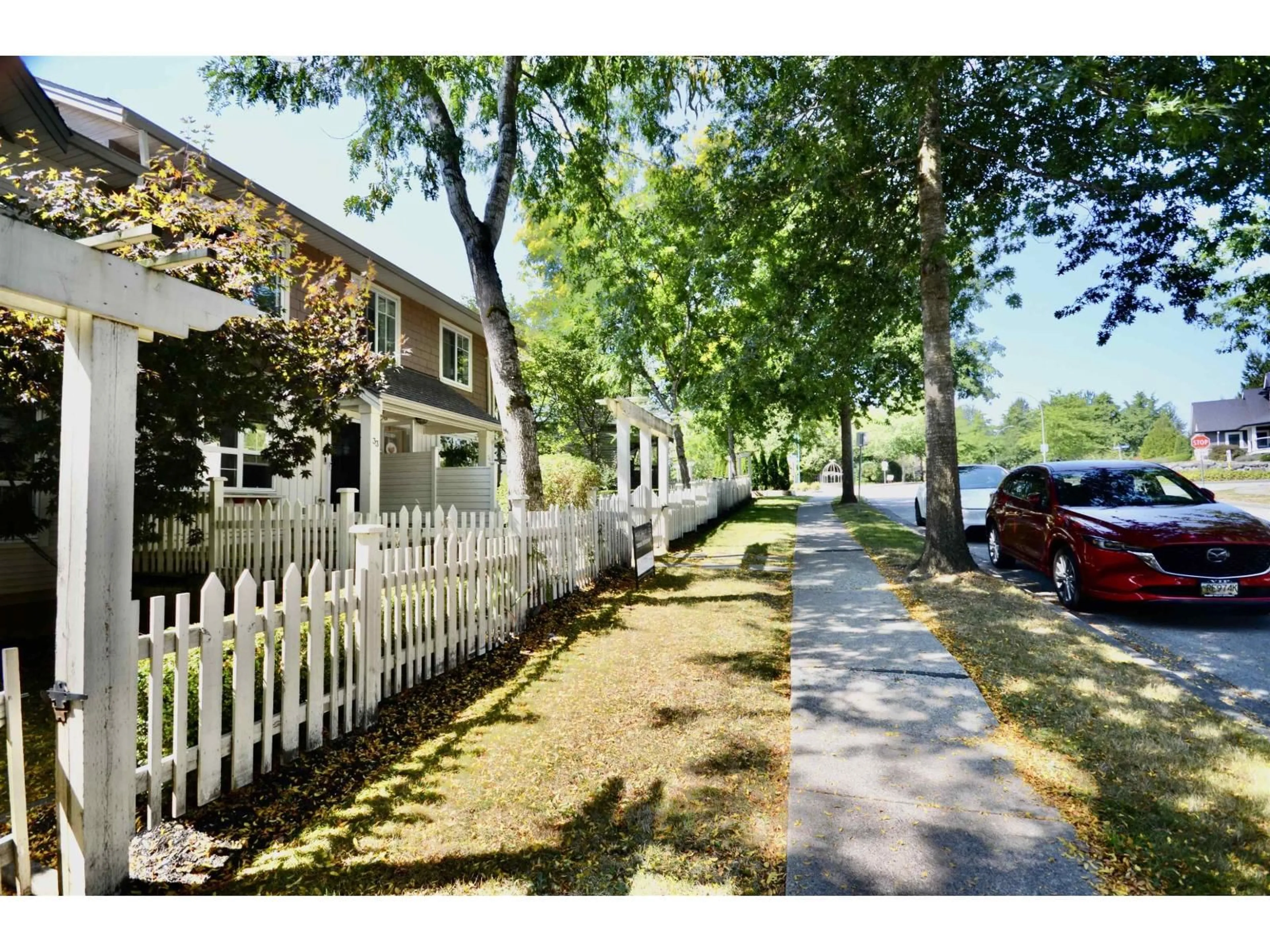 Patio, street for 33 - 4401 BLAUSON BOULEVARD, Abbotsford British Columbia V3G0A4