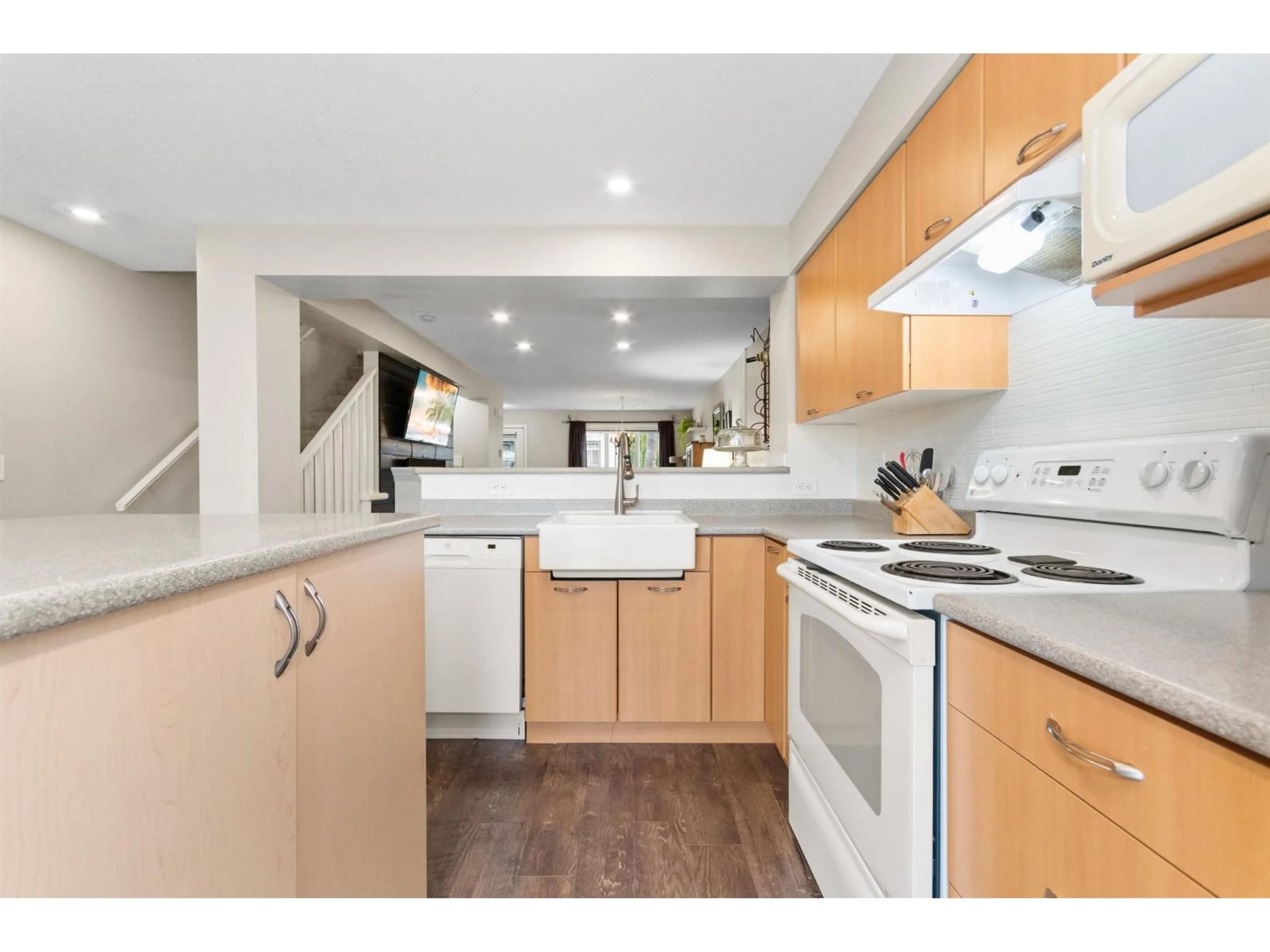 Unknown for 33 - 4401 BLAUSON BOULEVARD, Abbotsford British Columbia V3G0A4